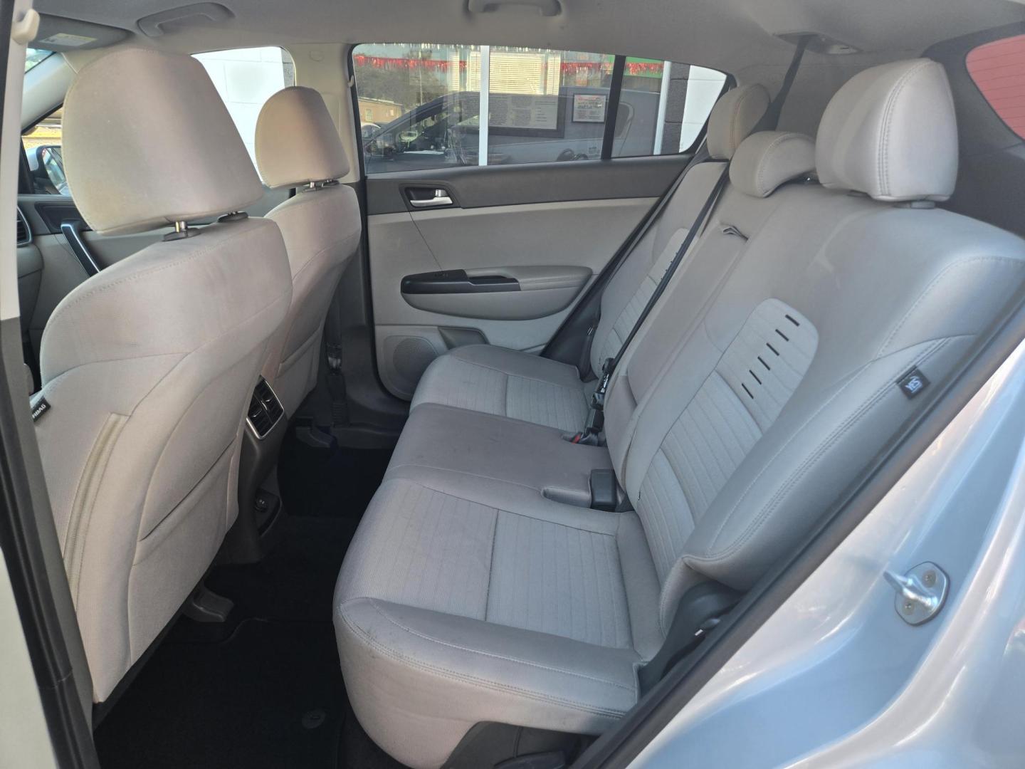 2018 SILVER Kia Sportage LX FWD (KNDPM3AC1J7) with an 2.4L V6 DOHC 24V engine, 6A transmission, located at 503 West Court, Seguin, TX, 78155, (830) 379-3373, 29.568621, -97.969803 - 2018 Kia Sportage LX FWD with a 2.4L V6 DOHC 24V, Automatic, Tilt, Cruise, AM/FM/CD/AUX Stereo, Power Windows, Locks and Side Mirrors, Bluetooth, Tinted Windows, Automatic Headlights, Alloy Wheels, Backup Camera, Rear Wiper, Rear Defroster and more!! - Photo#6