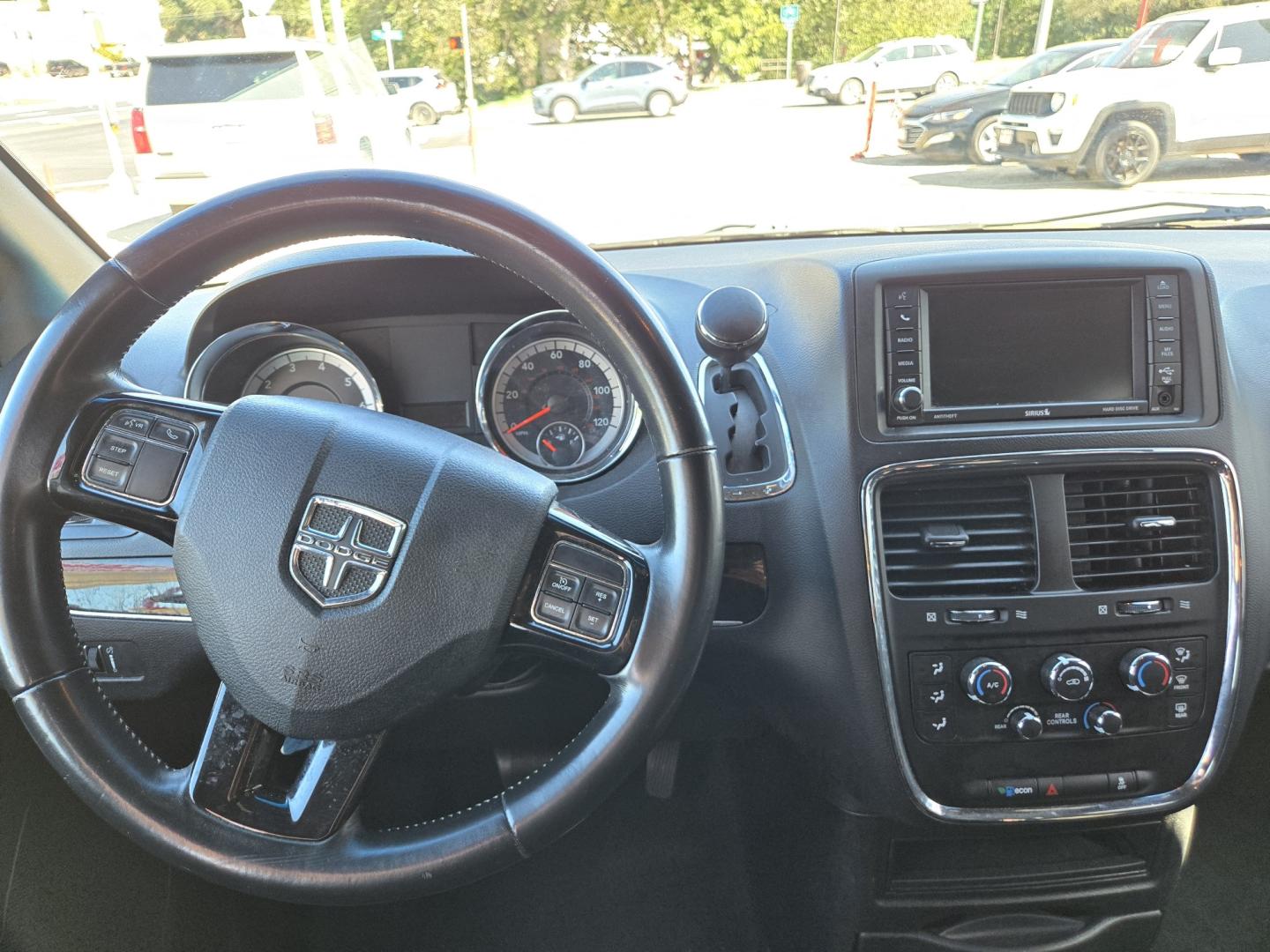 2018 SILVER Dodge Grand Caravan SE (2C4RDGBG0JR) with an 3.6L V6 DOHC 24V engine, Automatic transmission, located at 503 West Court, Seguin, TX, 78155, (830) 379-3373, 29.568621, -97.969803 - 2018 Dodge Grand Caravan SE with a 3.6L V6 DOHC 24V, Automatic, Tilt, Cruise, AM/FM/AUX/CD Touchscreen Stereo, Power Windows, Locks, Seat and Side Mirrors, Bluetooth, Dual Climate Control, Rear A/C, Tinted Windows, Alloy Wheels, Stow n Go Seating System, Rear Wiper, Rear Defroster and more!!- Photo#5
