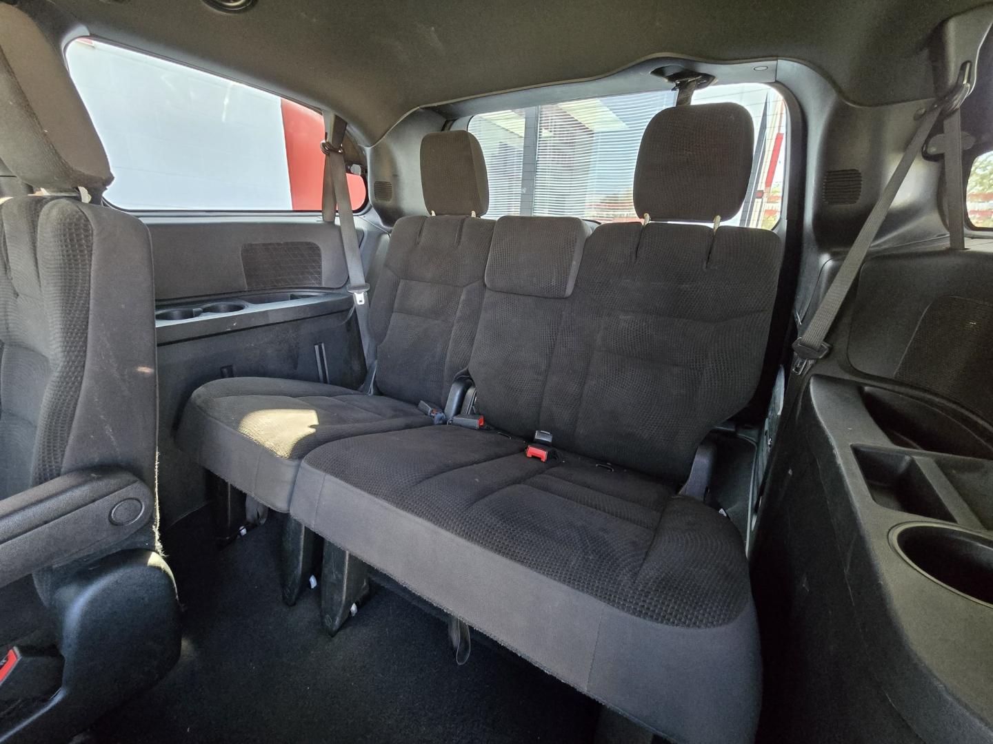 2018 SILVER Dodge Grand Caravan SE (2C4RDGBG0JR) with an 3.6L V6 DOHC 24V engine, Automatic transmission, located at 503 West Court, Seguin, TX, 78155, (830) 379-3373, 29.568621, -97.969803 - 2018 Dodge Grand Caravan SE with a 3.6L V6 DOHC 24V, Automatic, Tilt, Cruise, AM/FM/AUX/CD Touchscreen Stereo, Power Windows, Locks, Seat and Side Mirrors, Bluetooth, Dual Climate Control, Rear A/C, Tinted Windows, Alloy Wheels, Stow n Go Seating System, Rear Wiper, Rear Defroster and more!!- Photo#7