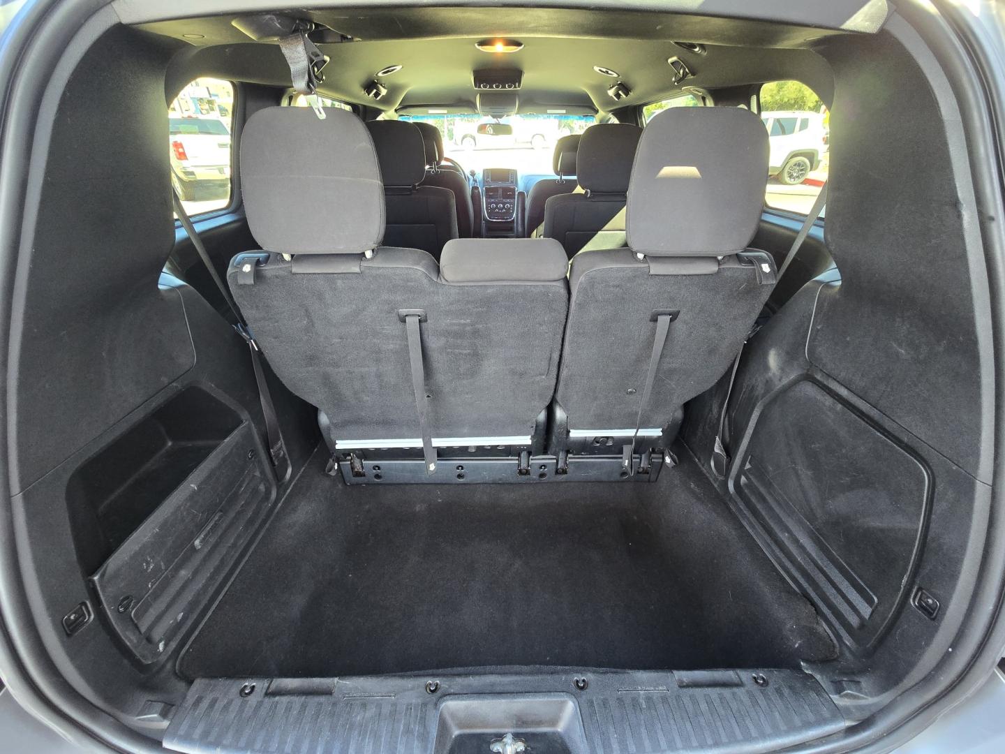 2018 SILVER Dodge Grand Caravan SE (2C4RDGBG0JR) with an 3.6L V6 DOHC 24V engine, Automatic transmission, located at 503 West Court, Seguin, TX, 78155, (830) 379-3373, 29.568621, -97.969803 - 2018 Dodge Grand Caravan SE with a 3.6L V6 DOHC 24V, Automatic, Tilt, Cruise, AM/FM/AUX/CD Touchscreen Stereo, Power Windows, Locks, Seat and Side Mirrors, Bluetooth, Dual Climate Control, Rear A/C, Tinted Windows, Alloy Wheels, Stow n Go Seating System, Rear Wiper, Rear Defroster and more!!- Photo#8