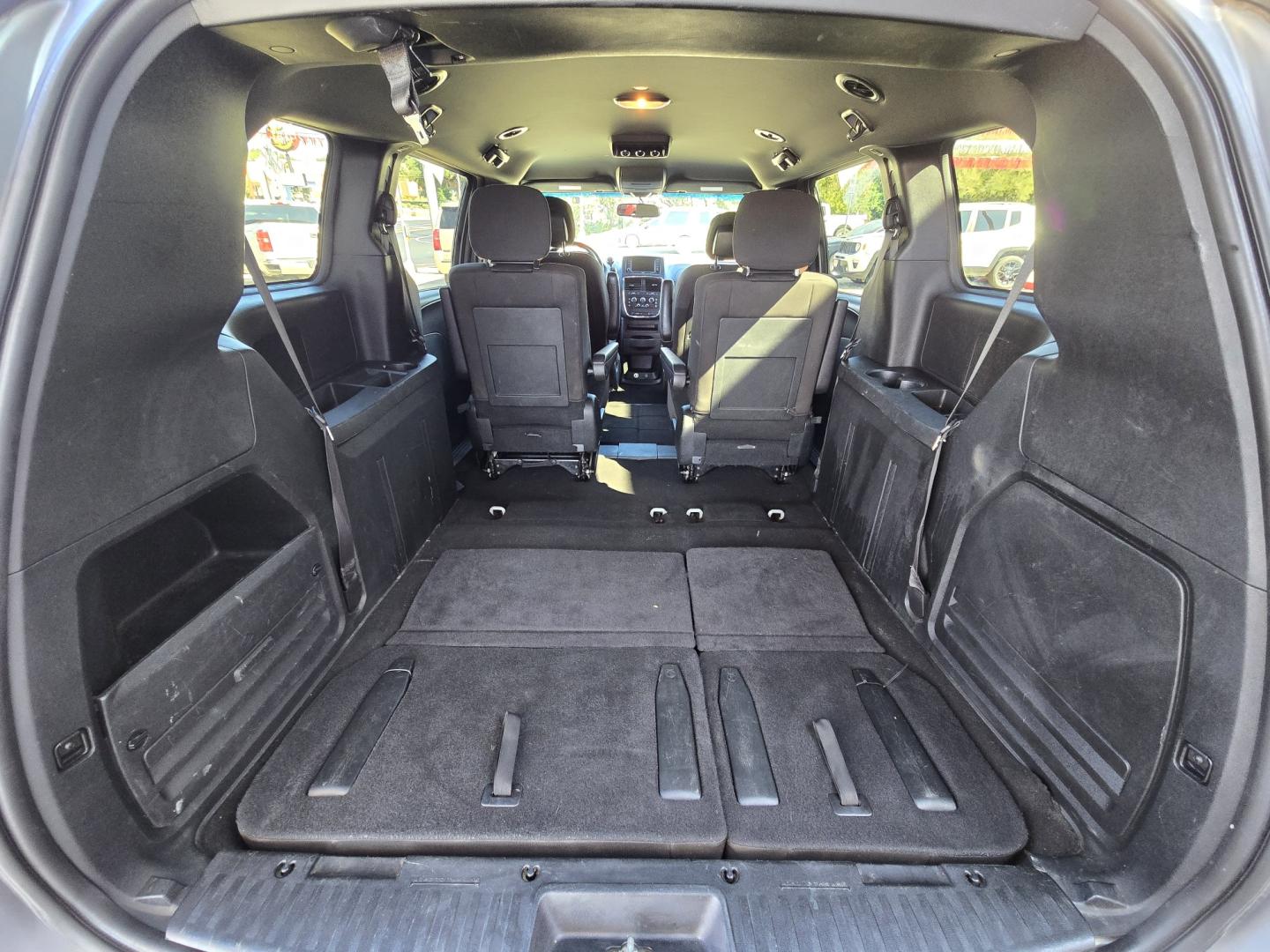 2018 SILVER Dodge Grand Caravan SE (2C4RDGBG0JR) with an 3.6L V6 DOHC 24V engine, Automatic transmission, located at 503 West Court, Seguin, TX, 78155, (830) 379-3373, 29.568621, -97.969803 - 2018 Dodge Grand Caravan SE with a 3.6L V6 DOHC 24V, Automatic, Tilt, Cruise, AM/FM/AUX/CD Touchscreen Stereo, Power Windows, Locks, Seat and Side Mirrors, Bluetooth, Dual Climate Control, Rear A/C, Tinted Windows, Alloy Wheels, Stow n Go Seating System, Rear Wiper, Rear Defroster and more!!- Photo#9