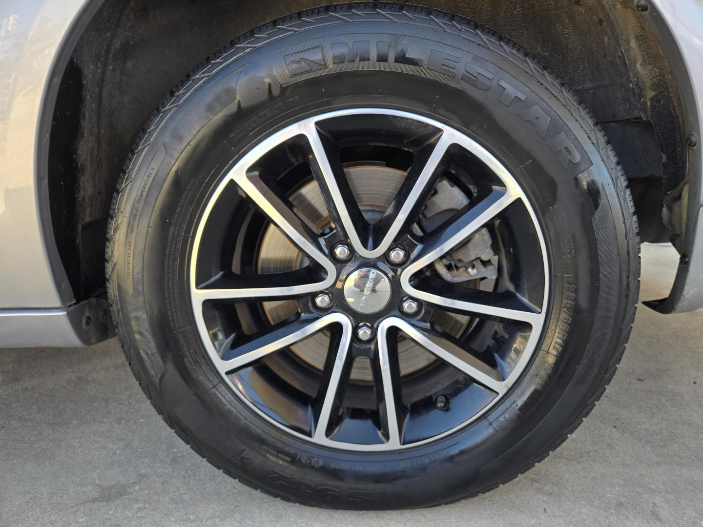 2018 SILVER Dodge Grand Caravan SE (2C4RDGBG0JR) with an 3.6L V6 DOHC 24V engine, Automatic transmission, located at 503 West Court, Seguin, TX, 78155, (830) 379-3373, 29.568621, -97.969803 - 2018 Dodge Grand Caravan SE with a 3.6L V6 DOHC 24V, Automatic, Tilt, Cruise, AM/FM/AUX/CD Touchscreen Stereo, Power Windows, Locks, Seat and Side Mirrors, Bluetooth, Dual Climate Control, Rear A/C, Tinted Windows, Alloy Wheels, Stow n Go Seating System, Rear Wiper, Rear Defroster and more!!- Photo#10
