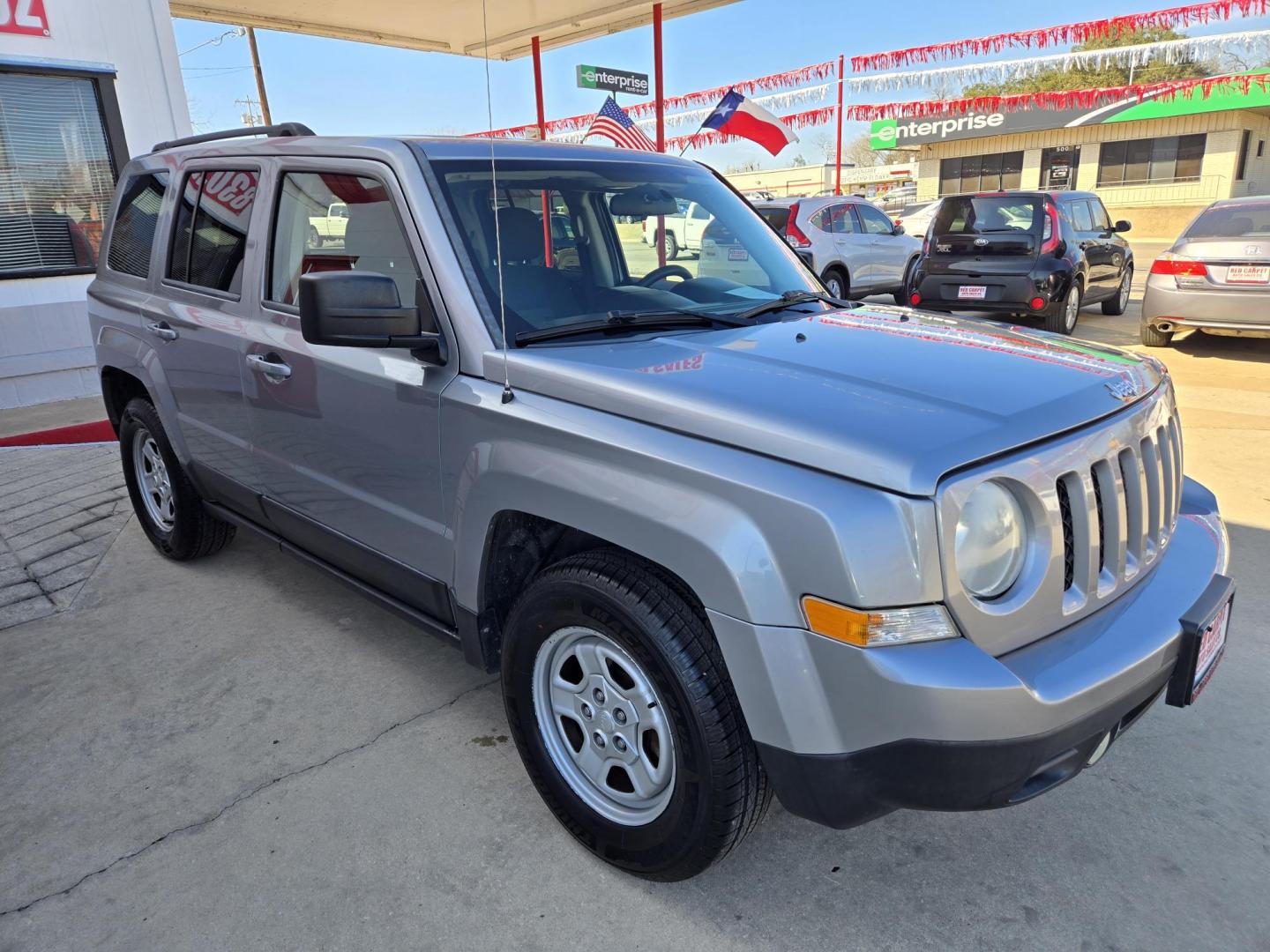 2015 SILVER Jeep Patriot Sport 2WD (1C4NJPBAXFD) with an 2.0L L4 DOHC 16V engine, Automatic transmission, located at 503 West Court, Seguin, TX, 78155, (830) 379-3373, 29.568621, -97.969803 - 2015 Jeep Patriot Sport 2WD with a 2.0L L4 DOHC 16V, Automatic, Tilt, Cruise, AM/FM/CD/AUX Stereo, Power Windows, Locks and Side Mirrors, Tinted Windows, Alloy Wheels, Rear Wiper, Rear Defroster and more!! - Photo#1