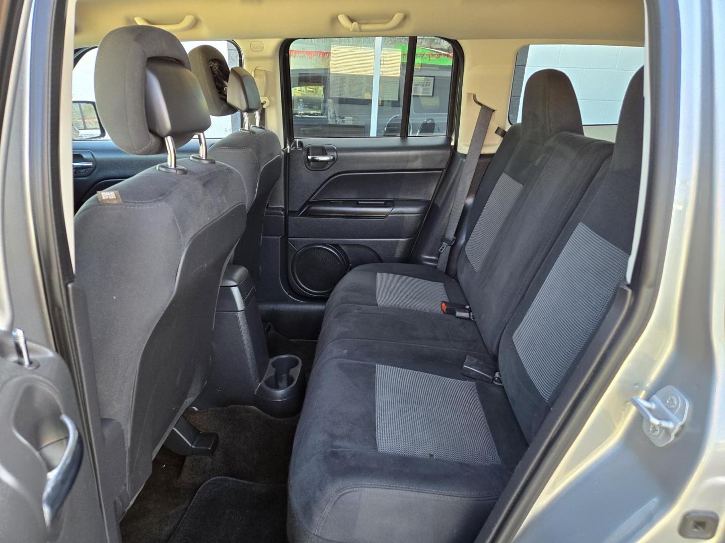 2015 SILVER Jeep Patriot Sport 2WD (1C4NJPBAXFD) with an 2.0L L4 DOHC 16V engine, Automatic transmission, located at 503 West Court, Seguin, TX, 78155, (830) 379-3373, 29.568621, -97.969803 - 2015 Jeep Patriot Sport 2WD with a 2.0L L4 DOHC 16V, Automatic, Tilt, Cruise, AM/FM/CD/AUX Stereo, Power Windows, Locks and Side Mirrors, Tinted Windows, Alloy Wheels, Rear Wiper, Rear Defroster and more!! - Photo#6