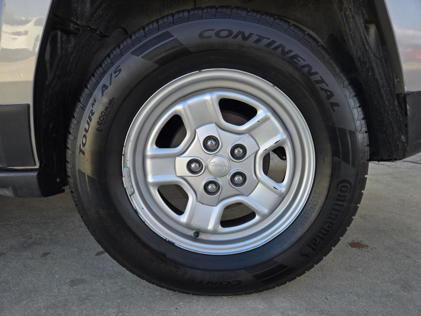 2015 SILVER Jeep Patriot Sport 2WD (1C4NJPBAXFD) with an 2.0L L4 DOHC 16V engine, Automatic transmission, located at 503 West Court, Seguin, TX, 78155, (830) 379-3373, 29.568621, -97.969803 - 2015 Jeep Patriot Sport 2WD with a 2.0L L4 DOHC 16V, Automatic, Tilt, Cruise, AM/FM/CD/AUX Stereo, Power Windows, Locks and Side Mirrors, Tinted Windows, Alloy Wheels, Rear Wiper, Rear Defroster and more!! - Photo#8