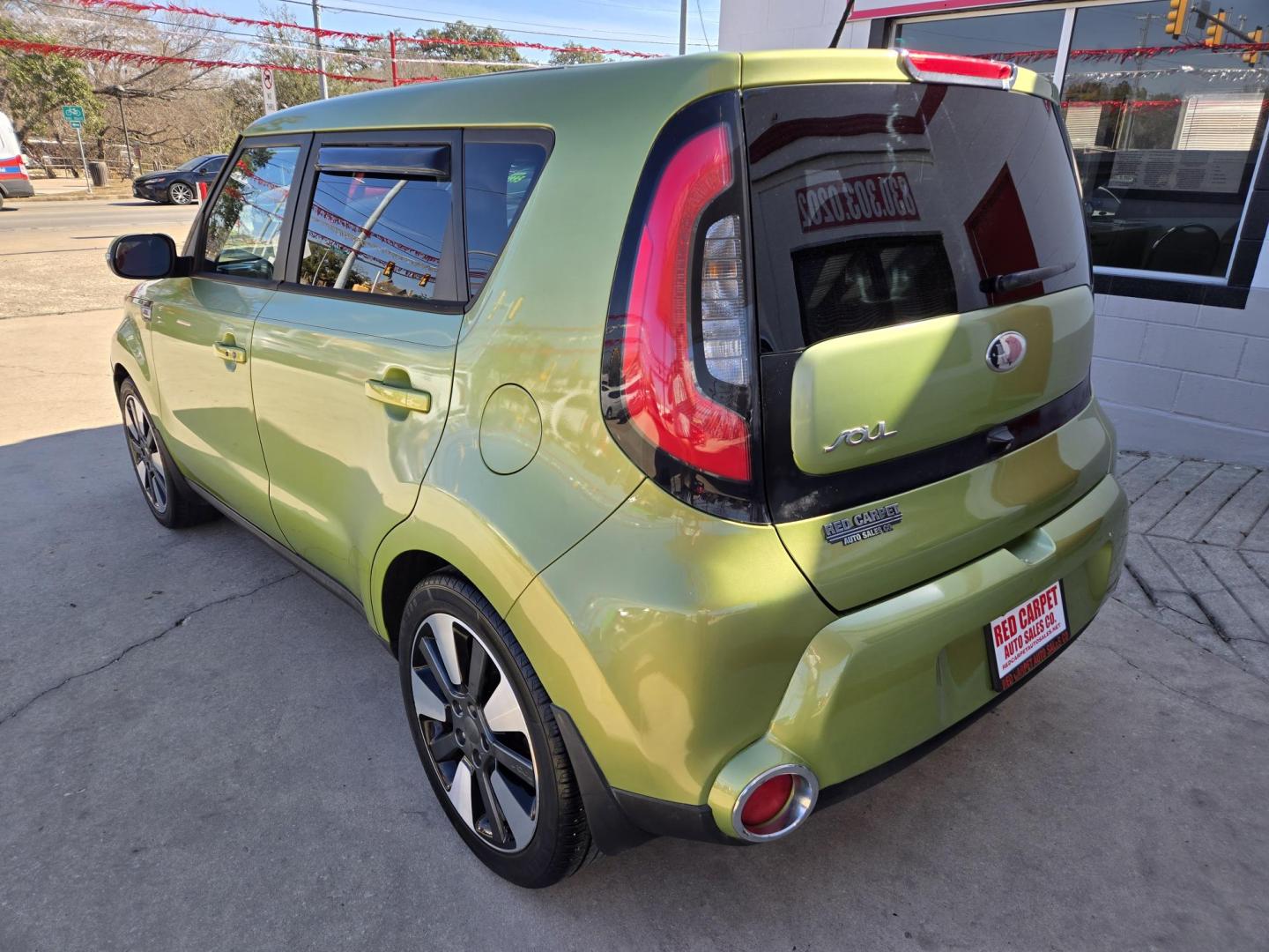 2015 GREEN Kia Soul ! (KNDJX3A57F7) with an 2.0L L4 DOHC 16V engine, 6-Speed Automatic transmission, located at 503 West Court, Seguin, TX, 78155, (830) 379-3373, 29.568621, -97.969803 - 2015 Kia Soul ! with a 2.0L L4 DOHC 16V, Automatic, Tilt, Cruise, AM/FM/AUX Touchscreen Stereo, Power Windows, Locks, Seat and Side Mirrors, Bluetooth, Navigation, Leather Seating, Heated and Cooled Seats, Alloy Wheels, Backup Camera, Rear Wiper, Rear Defroster and more!! - Photo#3