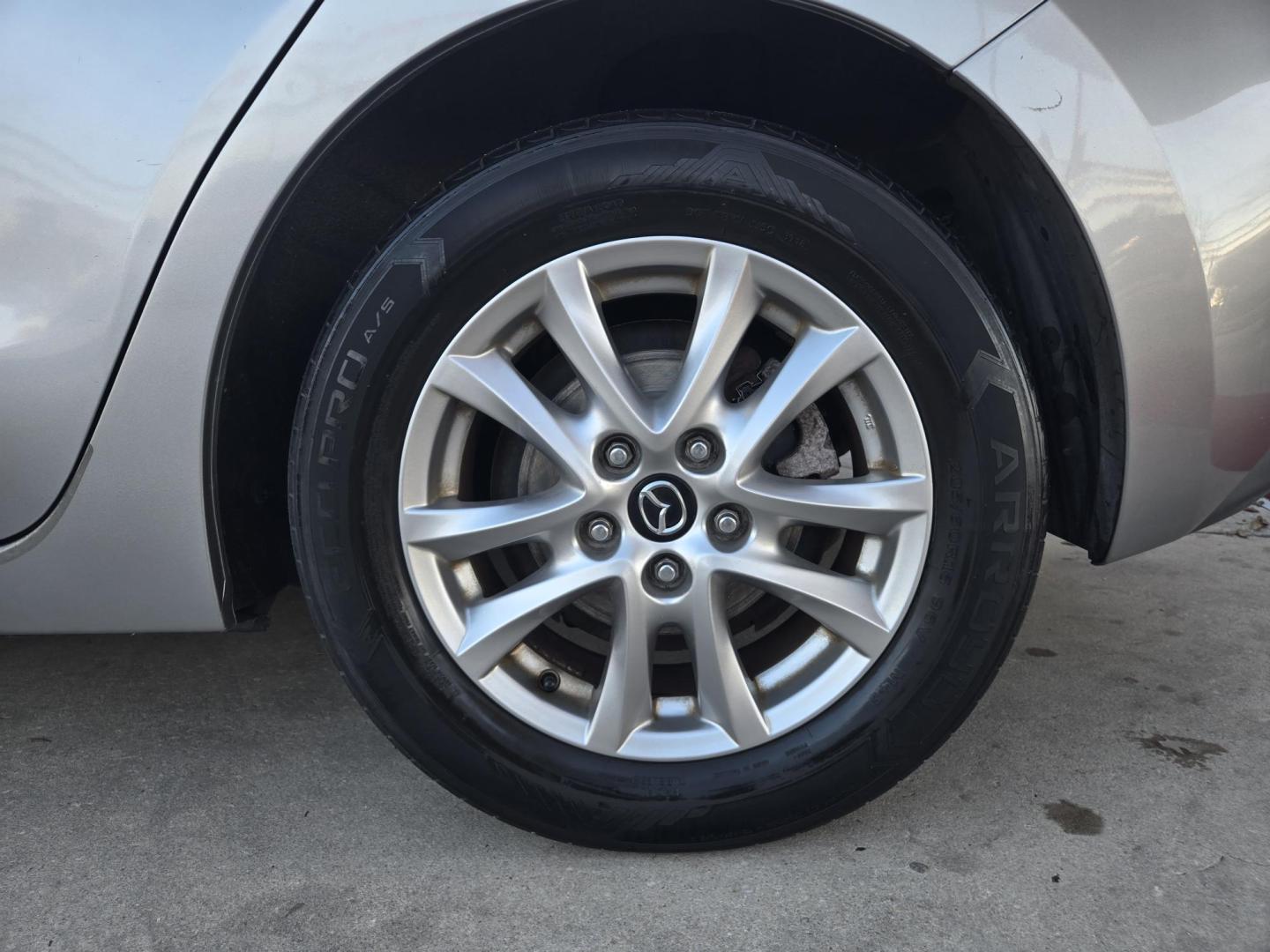 2015 SILVER Mazda MAZDA3 i Touring AT 5-Door (JM1BM1L76F1) with an 2.0L L4 DOHC 16V engine, 6-Speed Automatic transmission, located at 503 West Court, Seguin, TX, 78155, (830) 379-3373, 29.568621, -97.969803 - 2015 Mazda MAZDA3 i Touring with a 2.0L L4 DOHC 16V, Automatic, Tilt, Cruise, AM/FM Stereo, Power Windows, Locks and Side Mirrors, Bluetooth, Tinted Windows, Alloy Wheels, Backup Camera, Rear Wiper, Rear Defroster and more!! - Photo#8