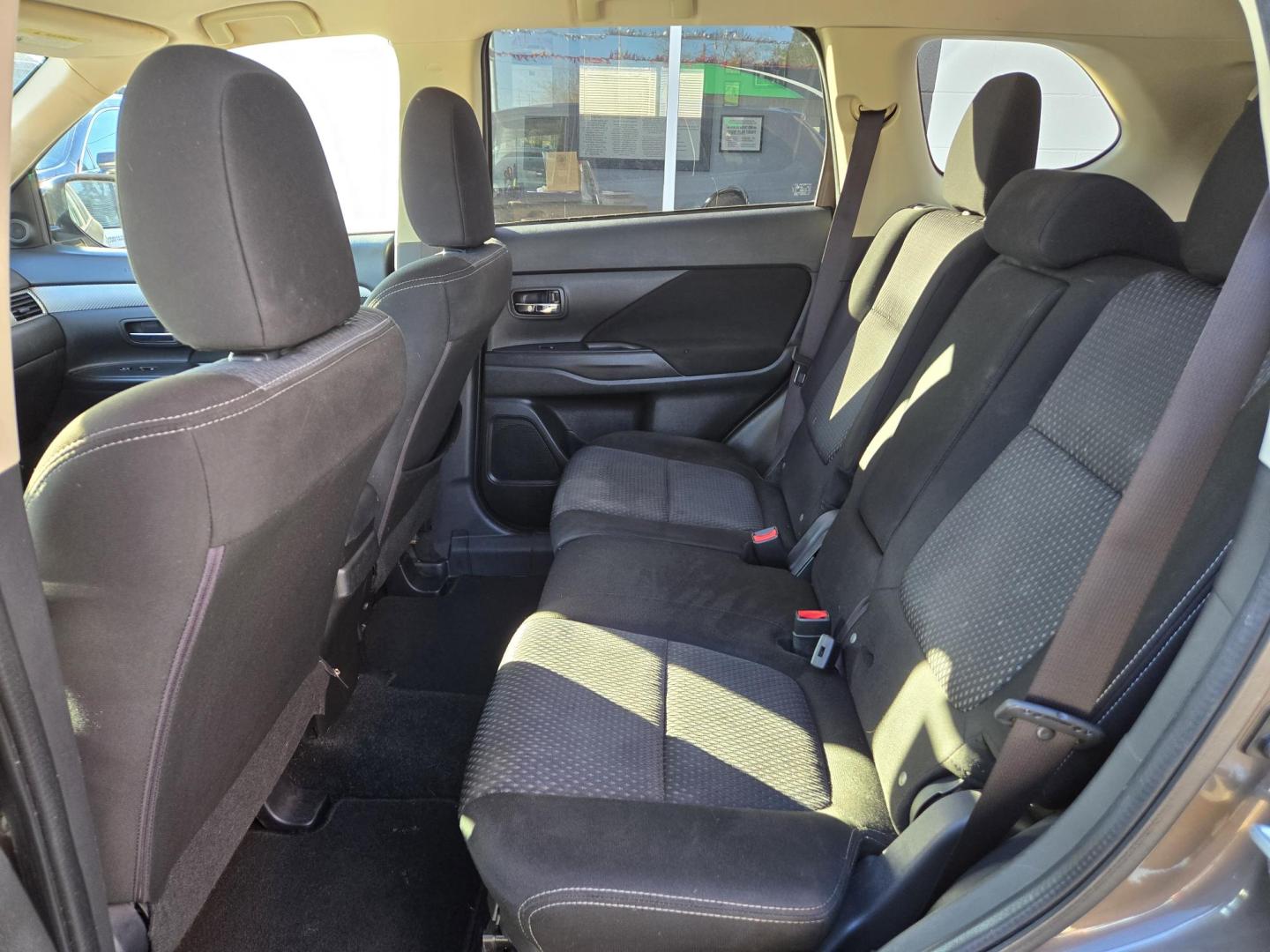 2017 GRAY Mitsubishi Outlander ES 2WD (JA4AD2A31HZ) with an 2.4L L4 DOHC 16V engine, Automatic transmission, located at 503 West Court, Seguin, TX, 78155, (830) 379-3373, 29.568621, -97.969803 - 2017 Mitsubishi Outlander ES 2WD with a 2.4L L4 DOHC 16V, Automatic, Tilt, Cruise, AM/FM/CD Touchscreen Stereo, Power Windows, Locks and Side Mirrors, Bluetooth, Dual Climate Control, Third Row Seating, Tinted Windows, Alloy Wheels, Rear Wiper, Rear Defroster and more!! - Photo#6