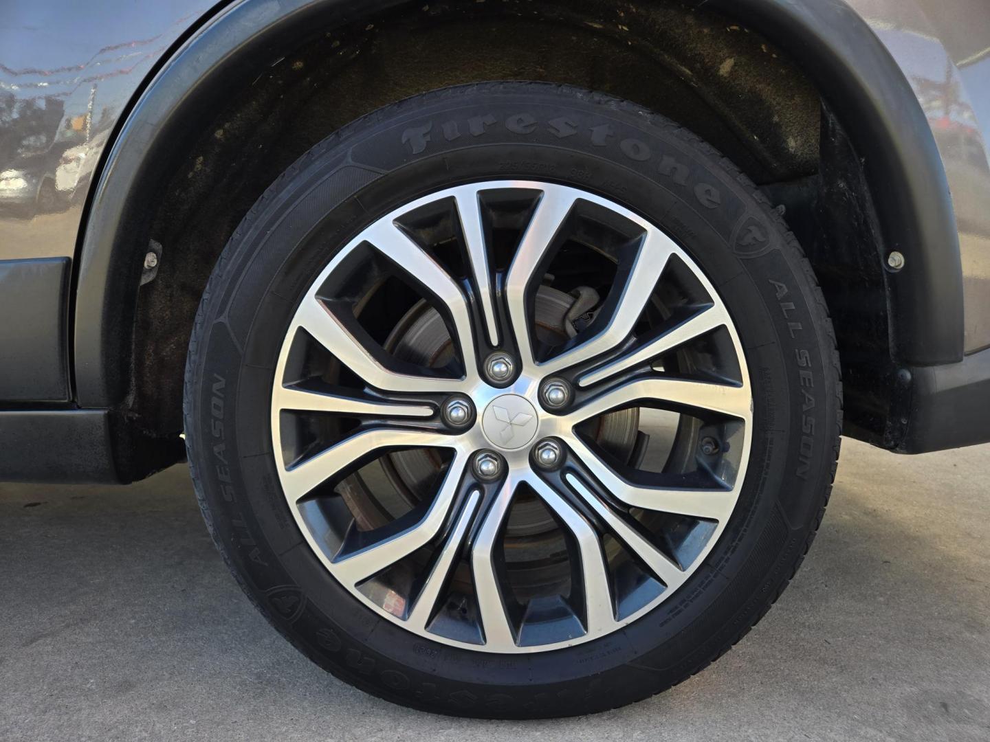 2017 GRAY Mitsubishi Outlander ES 2WD (JA4AD2A31HZ) with an 2.4L L4 DOHC 16V engine, Automatic transmission, located at 503 West Court, Seguin, TX, 78155, (830) 379-3373, 29.568621, -97.969803 - 2017 Mitsubishi Outlander ES 2WD with a 2.4L L4 DOHC 16V, Automatic, Tilt, Cruise, AM/FM/CD Touchscreen Stereo, Power Windows, Locks and Side Mirrors, Bluetooth, Dual Climate Control, Third Row Seating, Tinted Windows, Alloy Wheels, Rear Wiper, Rear Defroster and more!! - Photo#10