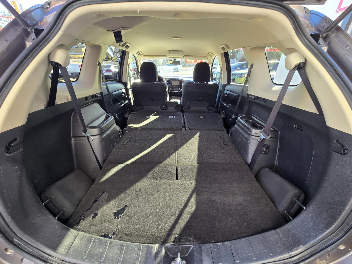 2017 GRAY Mitsubishi Outlander ES 2WD (JA4AD2A31HZ) with an 2.4L L4 DOHC 16V engine, Automatic transmission, located at 503 West Court, Seguin, TX, 78155, (830) 379-3373, 29.568621, -97.969803 - 2017 Mitsubishi Outlander ES 2WD with a 2.4L L4 DOHC 16V, Automatic, Tilt, Cruise, AM/FM/CD Touchscreen Stereo, Power Windows, Locks and Side Mirrors, Bluetooth, Dual Climate Control, Third Row Seating, Tinted Windows, Alloy Wheels, Rear Wiper, Rear Defroster and more!! - Photo#9