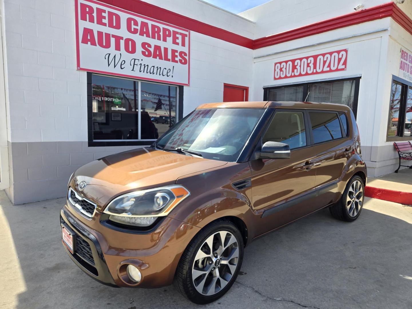 2012 BROWN Kia Soul ! (KNDJT2A65C7) with an 2.0L L4 DOHC 16V engine, Automatic transmission, located at 503 West Court, Seguin, TX, 78155, (830) 379-3373, 29.568621, -97.969803 - 2012 Kia Soul ! with a 2.0L L4 DOHC 16V, Automatic, Tilt, Cruise, AM/FM/CD Stereo, Power Windows, Locks and Side Mirrors, Bluetooth, Tinted Windows, Power Sunroof, Alloy Wheels, Heated Seats, Rear Wiper, Rear Defroster and more!! - Photo#0