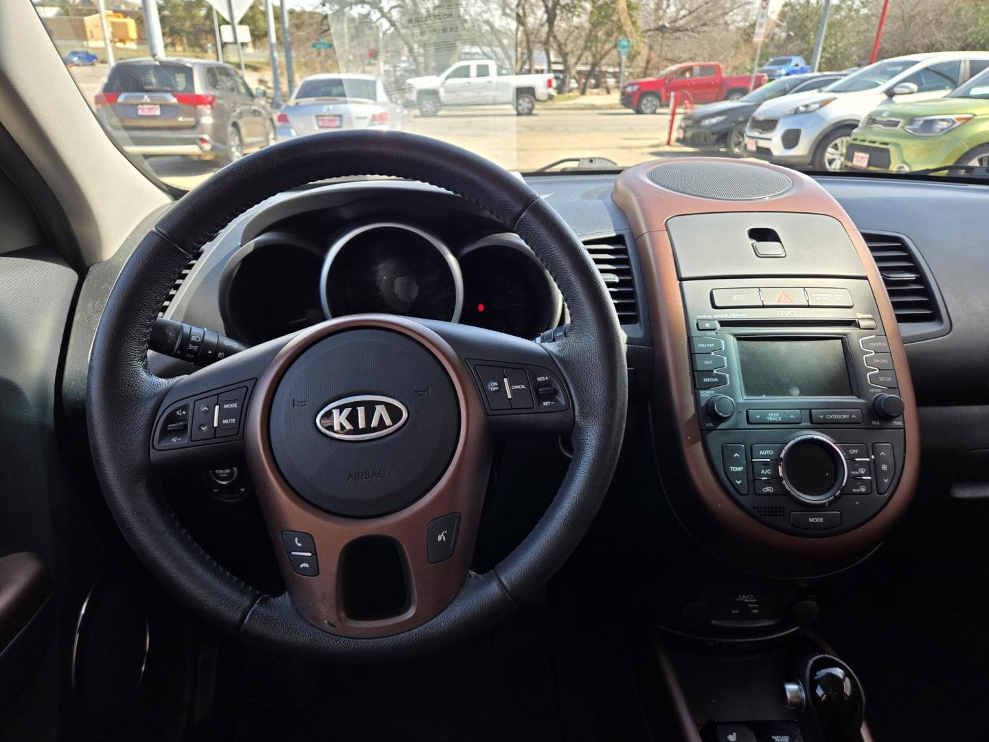 2012 BROWN Kia Soul ! (KNDJT2A65C7) with an 2.0L L4 DOHC 16V engine, Automatic transmission, located at 503 West Court, Seguin, TX, 78155, (830) 379-3373, 29.568621, -97.969803 - 2012 Kia Soul ! with a 2.0L L4 DOHC 16V, Automatic, Tilt, Cruise, AM/FM/CD Stereo, Power Windows, Locks and Side Mirrors, Bluetooth, Tinted Windows, Power Sunroof, Alloy Wheels, Heated Seats, Rear Wiper, Rear Defroster and more!! - Photo#5