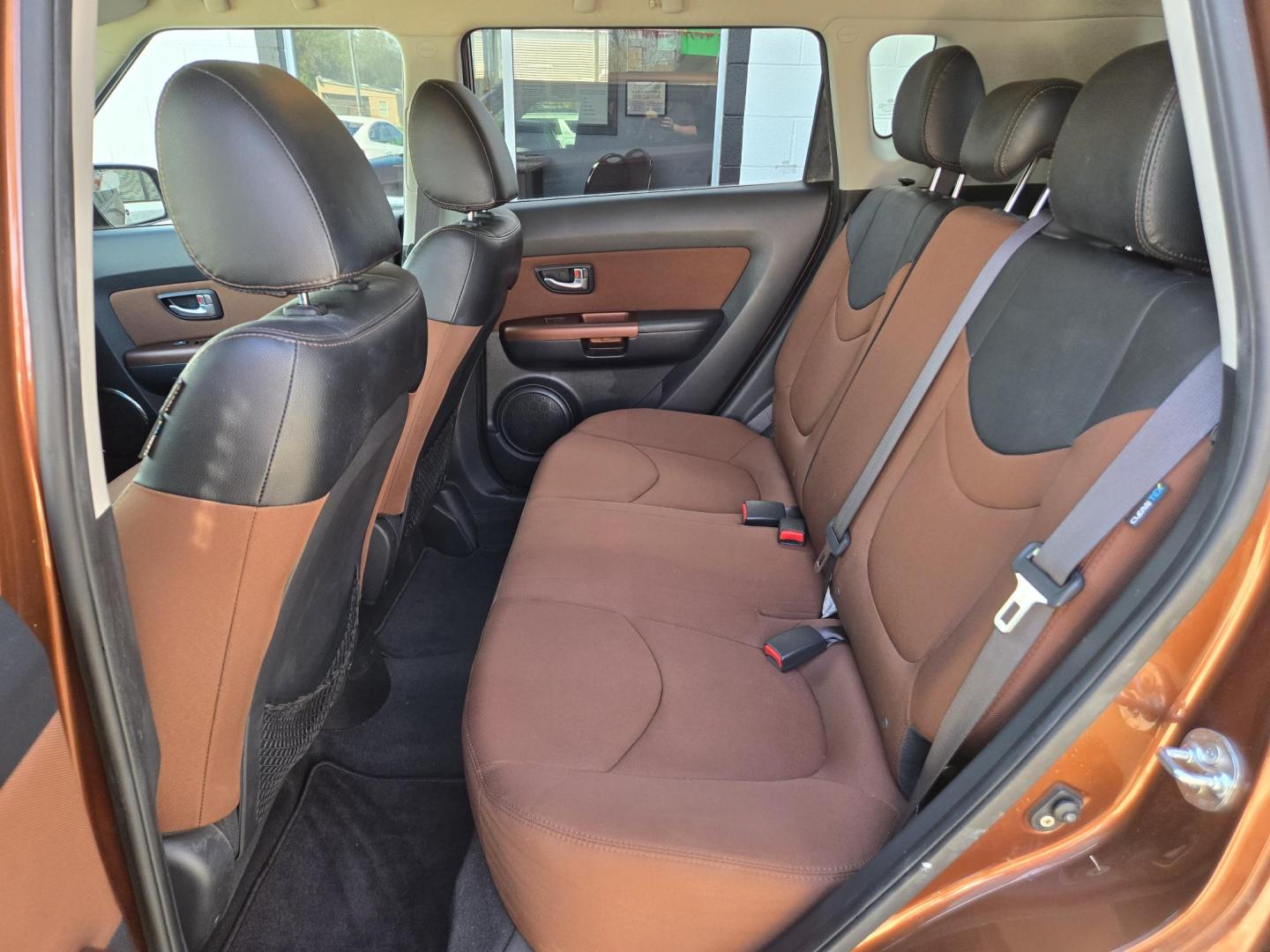 2012 BROWN Kia Soul ! (KNDJT2A65C7) with an 2.0L L4 DOHC 16V engine, Automatic transmission, located at 503 West Court, Seguin, TX, 78155, (830) 379-3373, 29.568621, -97.969803 - 2012 Kia Soul ! with a 2.0L L4 DOHC 16V, Automatic, Tilt, Cruise, AM/FM/CD Stereo, Power Windows, Locks and Side Mirrors, Bluetooth, Tinted Windows, Power Sunroof, Alloy Wheels, Heated Seats, Rear Wiper, Rear Defroster and more!! - Photo#6