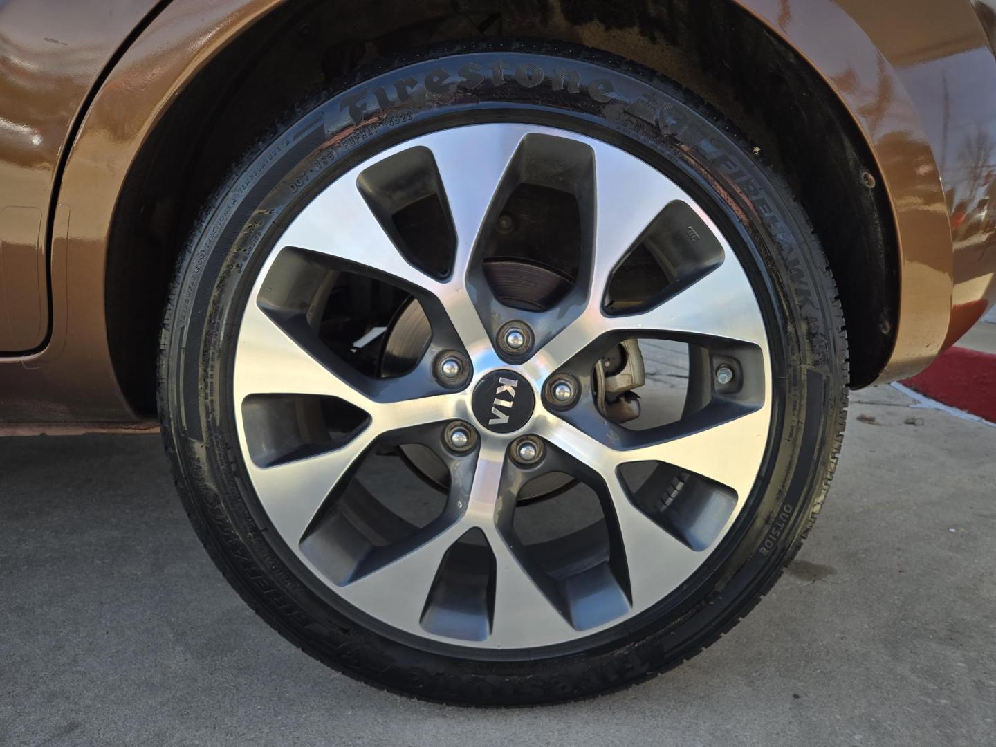 2012 BROWN Kia Soul ! (KNDJT2A65C7) with an 2.0L L4 DOHC 16V engine, Automatic transmission, located at 503 West Court, Seguin, TX, 78155, (830) 379-3373, 29.568621, -97.969803 - 2012 Kia Soul ! with a 2.0L L4 DOHC 16V, Automatic, Tilt, Cruise, AM/FM/CD Stereo, Power Windows, Locks and Side Mirrors, Bluetooth, Tinted Windows, Power Sunroof, Alloy Wheels, Heated Seats, Rear Wiper, Rear Defroster and more!! - Photo#8