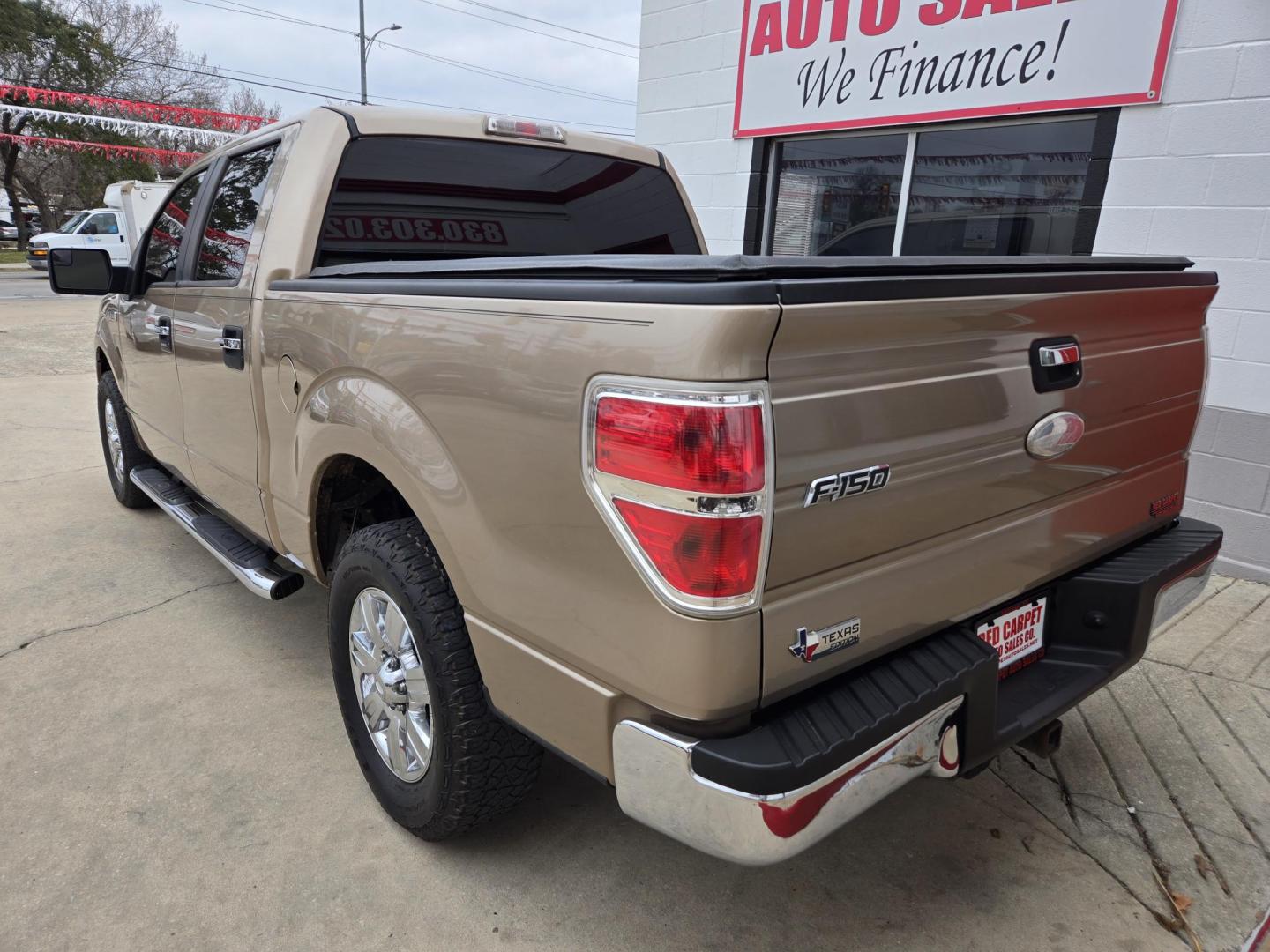 2012 GOLD Ford F-150 FX2 SuperCrew 5.5-ft. Bed 2WD (1FTFW1CF1CK) with an 5.0L V8 engine, 6-Speed Automatic transmission, located at 503 West Court, Seguin, TX, 78155, (830) 379-3373, 29.568621, -97.969803 - 2012 Ford F-150 XLT SuperCrew 2WD with a 5.0L V8, Automatic, Tilt, Cruise, AM/FM/CD/AUX Stereo, Power Windows, Locks, Seat and Side Mirrors, Bluetooth, Tinted Windows, Front Bench Seating, Alloy Wheels, Running Boards, Trailer Towing, Tonneau Cover and more!! - Photo#3