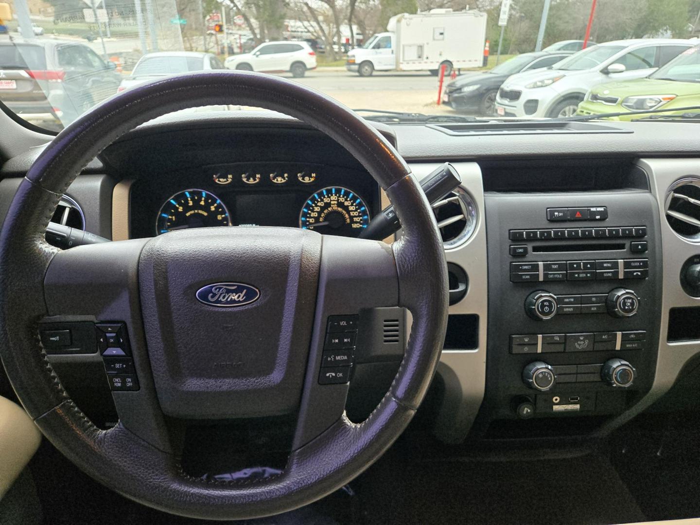 2012 GOLD Ford F-150 FX2 SuperCrew 5.5-ft. Bed 2WD (1FTFW1CF1CK) with an 5.0L V8 engine, 6-Speed Automatic transmission, located at 503 West Court, Seguin, TX, 78155, (830) 379-3373, 29.568621, -97.969803 - 2012 Ford F-150 XLT SuperCrew 2WD with a 5.0L V8, Automatic, Tilt, Cruise, AM/FM/CD/AUX Stereo, Power Windows, Locks, Seat and Side Mirrors, Bluetooth, Tinted Windows, Front Bench Seating, Alloy Wheels, Running Boards, Trailer Towing, Tonneau Cover and more!! - Photo#5