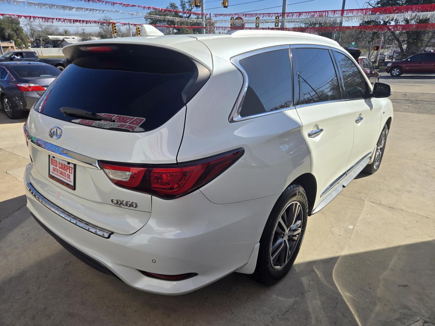 2017 WHITE Infiniti QX60 Base AWD (5N1DL0MM0HC) with an 3.5L V6 DOHC 24V engine, Automatic transmission, located at 503 West Court, Seguin, TX, 78155, (830) 379-3373, 29.568621, -97.969803 - 2017 Infiniti QX60 Base AWD with a 3.5L V6 DOHC 24V, Automatic, Tilt, Cruise, AM/FM/AUX Touchscreen Stereo, Power Windows, Locks, Seat and Side Mirrors, Leather Seating, Bluetooth, Navigation, Heated Seats, Dual Climate Control, Rear A/C, Third Row Seating, Tinted Windows, Power Rear Hatch, Power Su - Photo#2