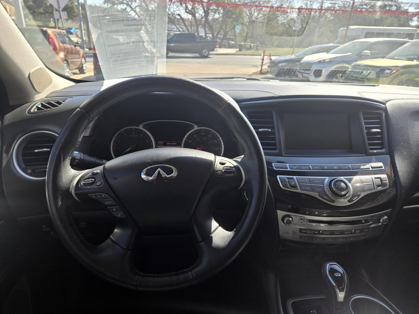 2017 WHITE Infiniti QX60 Base AWD (5N1DL0MM0HC) with an 3.5L V6 DOHC 24V engine, Automatic transmission, located at 503 West Court, Seguin, TX, 78155, (830) 379-3373, 29.568621, -97.969803 - 2017 Infiniti QX60 Base AWD with a 3.5L V6 DOHC 24V, Automatic, Tilt, Cruise, AM/FM/AUX Touchscreen Stereo, Power Windows, Locks, Seat and Side Mirrors, Leather Seating, Bluetooth, Navigation, Heated Seats, Dual Climate Control, Rear A/C, Third Row Seating, Tinted Windows, Power Rear Hatch, Power Su - Photo#5