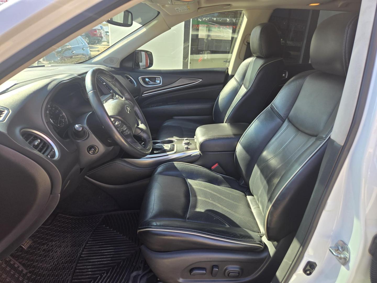 2017 WHITE Infiniti QX60 Base AWD (5N1DL0MM0HC) with an 3.5L V6 DOHC 24V engine, Automatic transmission, located at 503 West Court, Seguin, TX, 78155, (830) 379-3373, 29.568621, -97.969803 - 2017 Infiniti QX60 Base AWD with a 3.5L V6 DOHC 24V, Automatic, Tilt, Cruise, AM/FM/AUX Touchscreen Stereo, Power Windows, Locks, Seat and Side Mirrors, Leather Seating, Bluetooth, Navigation, Heated Seats, Dual Climate Control, Rear A/C, Third Row Seating, Tinted Windows, Power Rear Hatch, Power Su - Photo#4