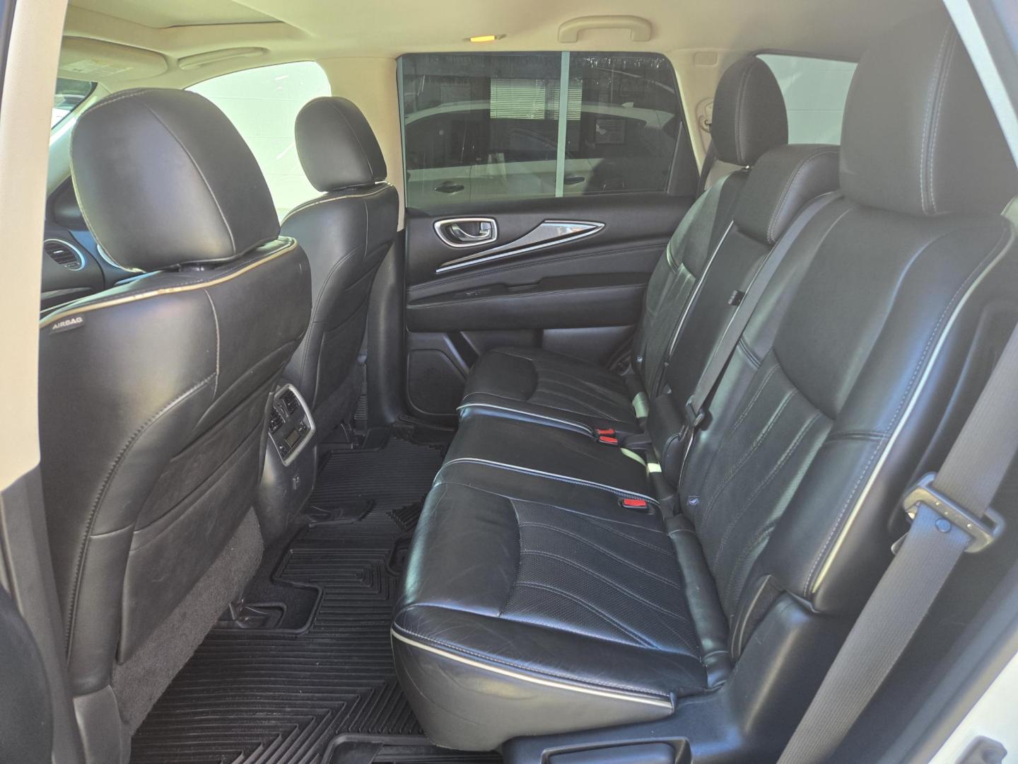 2017 WHITE Infiniti QX60 Base AWD (5N1DL0MM0HC) with an 3.5L V6 DOHC 24V engine, Automatic transmission, located at 503 West Court, Seguin, TX, 78155, (830) 379-3373, 29.568621, -97.969803 - 2017 Infiniti QX60 Base AWD with a 3.5L V6 DOHC 24V, Automatic, Tilt, Cruise, AM/FM/AUX Touchscreen Stereo, Power Windows, Locks, Seat and Side Mirrors, Leather Seating, Bluetooth, Navigation, Heated Seats, Dual Climate Control, Rear A/C, Third Row Seating, Tinted Windows, Power Rear Hatch, Power Su - Photo#6