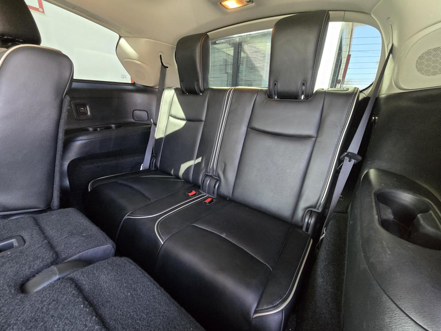 2017 WHITE Infiniti QX60 Base AWD (5N1DL0MM0HC) with an 3.5L V6 DOHC 24V engine, Automatic transmission, located at 503 West Court, Seguin, TX, 78155, (830) 379-3373, 29.568621, -97.969803 - 2017 Infiniti QX60 Base AWD with a 3.5L V6 DOHC 24V, Automatic, Tilt, Cruise, AM/FM/AUX Touchscreen Stereo, Power Windows, Locks, Seat and Side Mirrors, Leather Seating, Bluetooth, Navigation, Heated Seats, Dual Climate Control, Rear A/C, Third Row Seating, Tinted Windows, Power Rear Hatch, Power Su - Photo#7