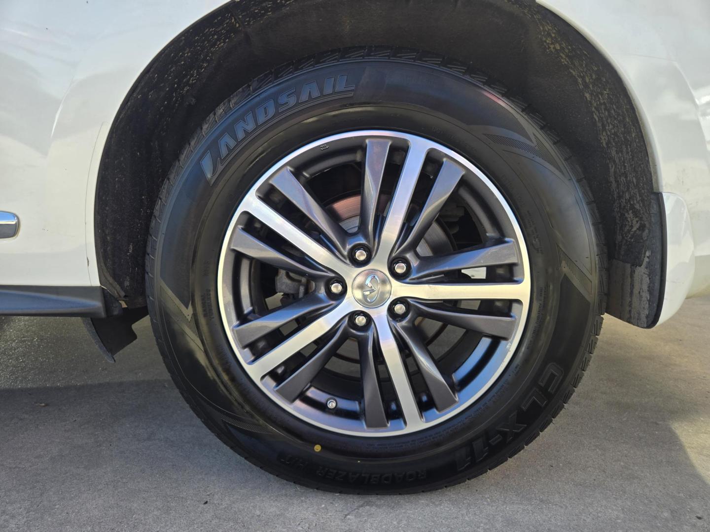 2017 WHITE Infiniti QX60 Base AWD (5N1DL0MM0HC) with an 3.5L V6 DOHC 24V engine, Automatic transmission, located at 503 West Court, Seguin, TX, 78155, (830) 379-3373, 29.568621, -97.969803 - 2017 Infiniti QX60 Base AWD with a 3.5L V6 DOHC 24V, Automatic, Tilt, Cruise, AM/FM/AUX Touchscreen Stereo, Power Windows, Locks, Seat and Side Mirrors, Leather Seating, Bluetooth, Navigation, Heated Seats, Dual Climate Control, Rear A/C, Third Row Seating, Tinted Windows, Power Rear Hatch, Power Su - Photo#10