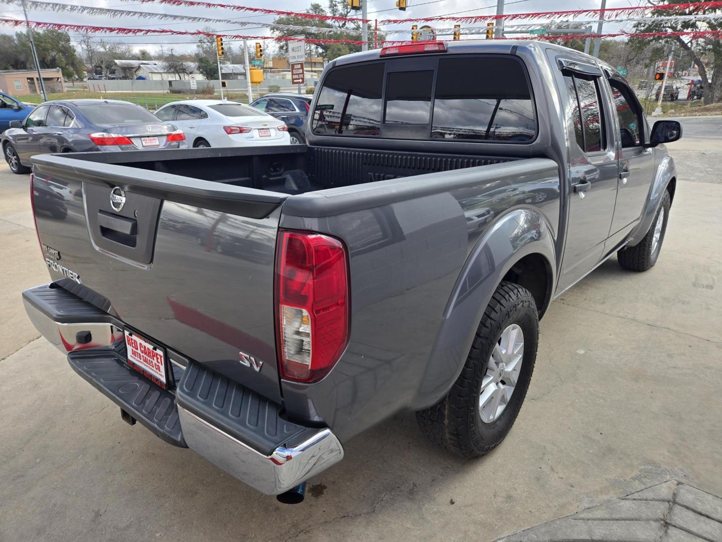 2019 GRAY Nissan Frontier SL Crew Cab 5AT 2WD (1N6AD0ER5KN) with an 4.0L V6 DOHC 24V engine, 5A transmission, located at 503 West Court, Seguin, TX, 78155, (830) 379-3373, 29.568621, -97.969803 - 2019 Nissan Frontier SL Crew Cab 2WD with a 4.0L V6 DOHC 24V, Automatic, Tilt, Cruise, AM/FM/AUX Touchscreen Stereo, Power Windows, Locks and Side Mirrors, Bluetooth, Tinted Windows, Trailer Towing, Alloy Wheels, Backup Camera and more!! - Photo#2