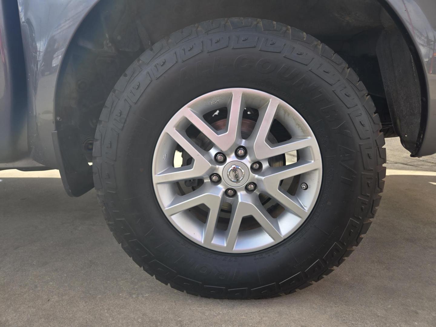 2019 GRAY Nissan Frontier SL Crew Cab 5AT 2WD (1N6AD0ER5KN) with an 4.0L V6 DOHC 24V engine, 5A transmission, located at 503 West Court, Seguin, TX, 78155, (830) 379-3373, 29.568621, -97.969803 - 2019 Nissan Frontier SL Crew Cab 2WD with a 4.0L V6 DOHC 24V, Automatic, Tilt, Cruise, AM/FM/AUX Touchscreen Stereo, Power Windows, Locks and Side Mirrors, Bluetooth, Tinted Windows, Trailer Towing, Alloy Wheels, Backup Camera and more!! - Photo#7