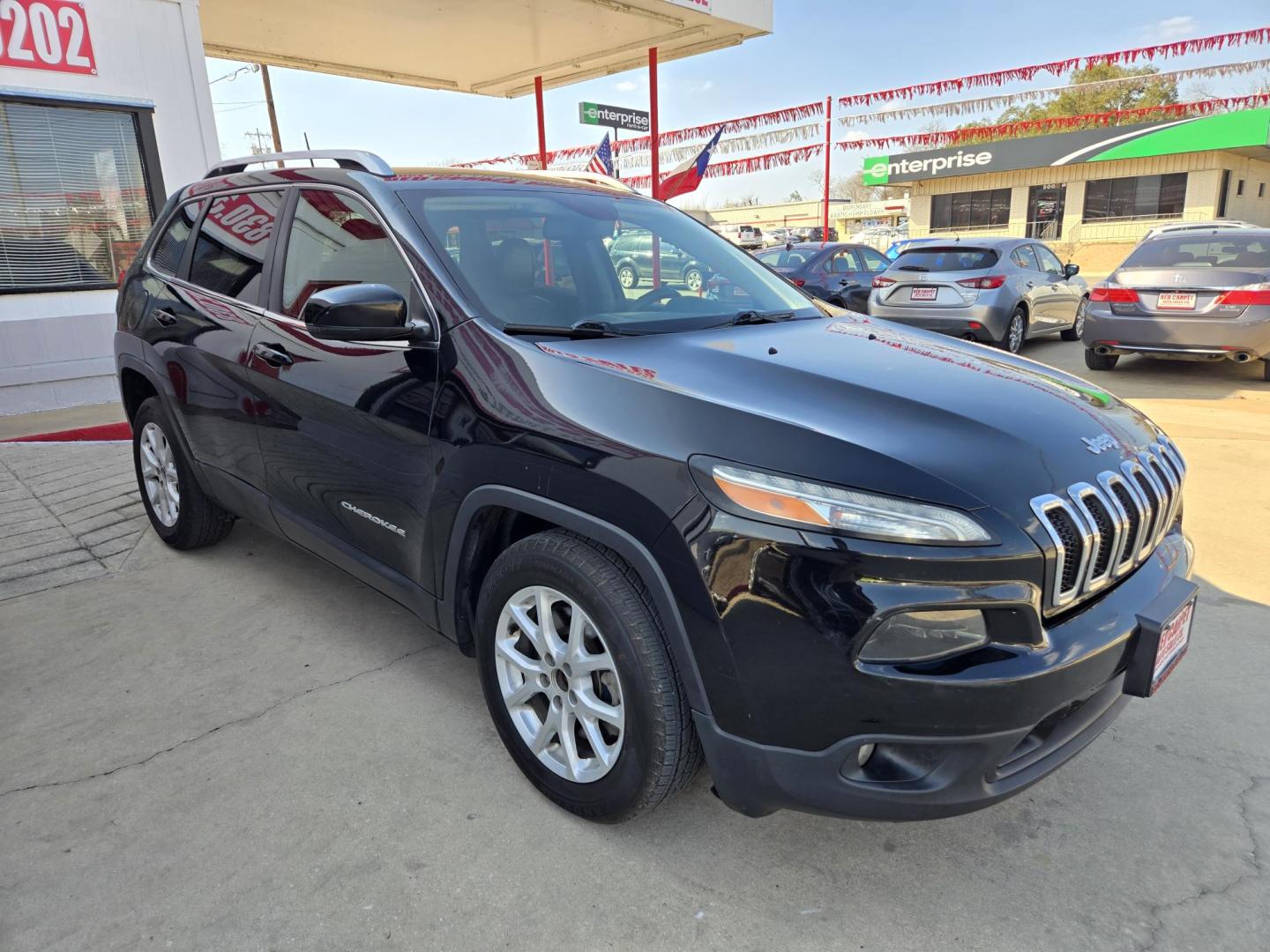 2018 Black Jeep Cherokee Latitude Plus FWD (1C4PJLLB5JD) with an 2.4L L4 DOHC 16V engine, 9A transmission, located at 503 West Court, Seguin, TX, 78155, (830) 379-3373, 29.568621, -97.969803 - Photo#1