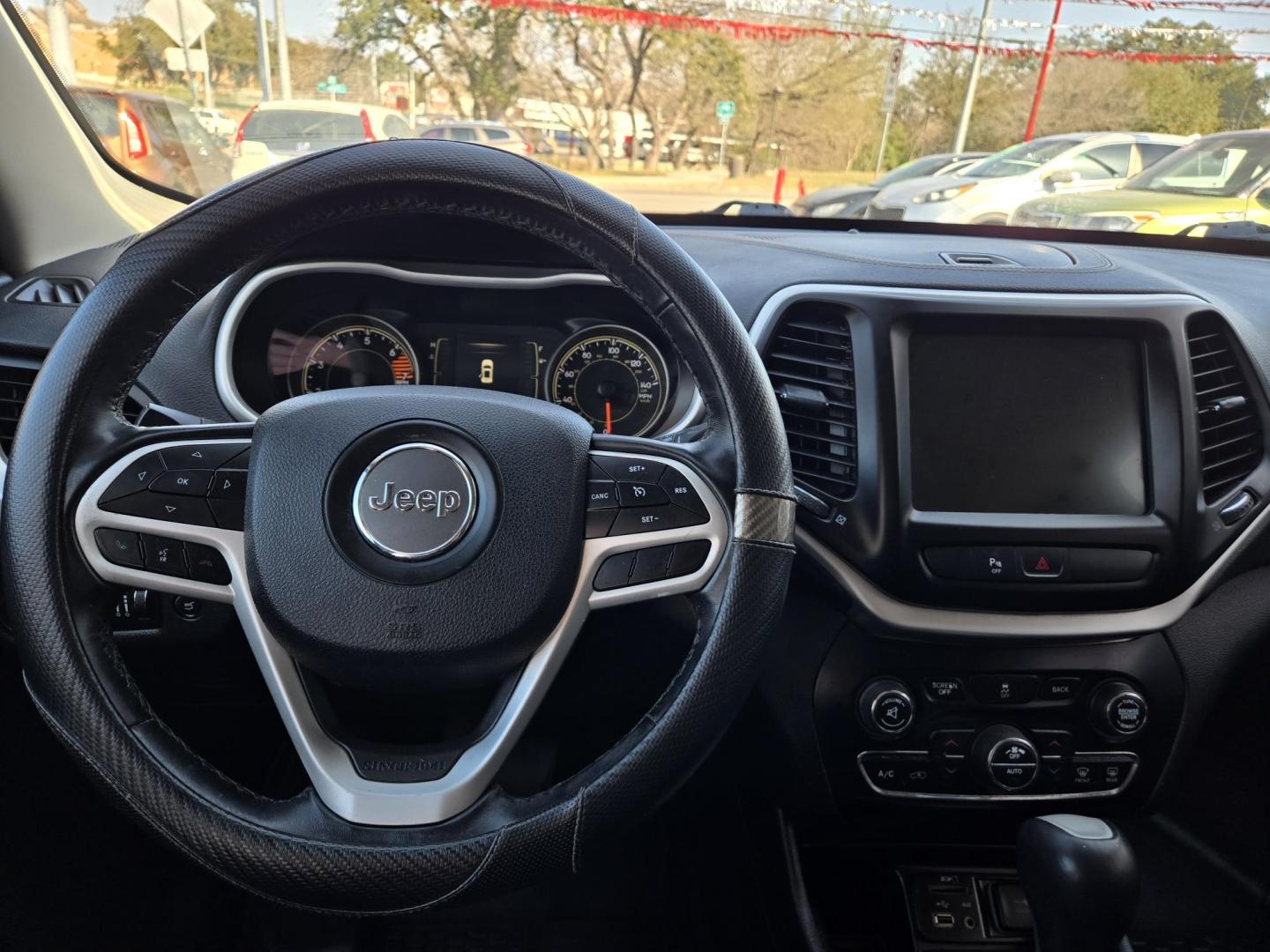 2018 Black Jeep Cherokee Latitude Plus FWD (1C4PJLLB5JD) with an 2.4L L4 DOHC 16V engine, 9A transmission, located at 503 West Court, Seguin, TX, 78155, (830) 379-3373, 29.568621, -97.969803 - Photo#5