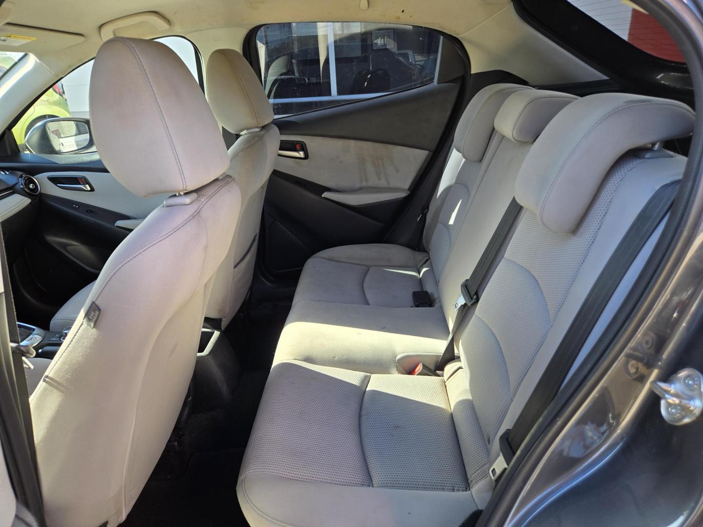 2020 Blue Toyota Yaris L 5-Door AT (3MYDLBJV9LY) with an 1.5L L4 DOHC 16V engine, 4A transmission, located at 503 West Court, Seguin, TX, 78155, (830) 379-3373, 29.568621, -97.969803 - Photo#6