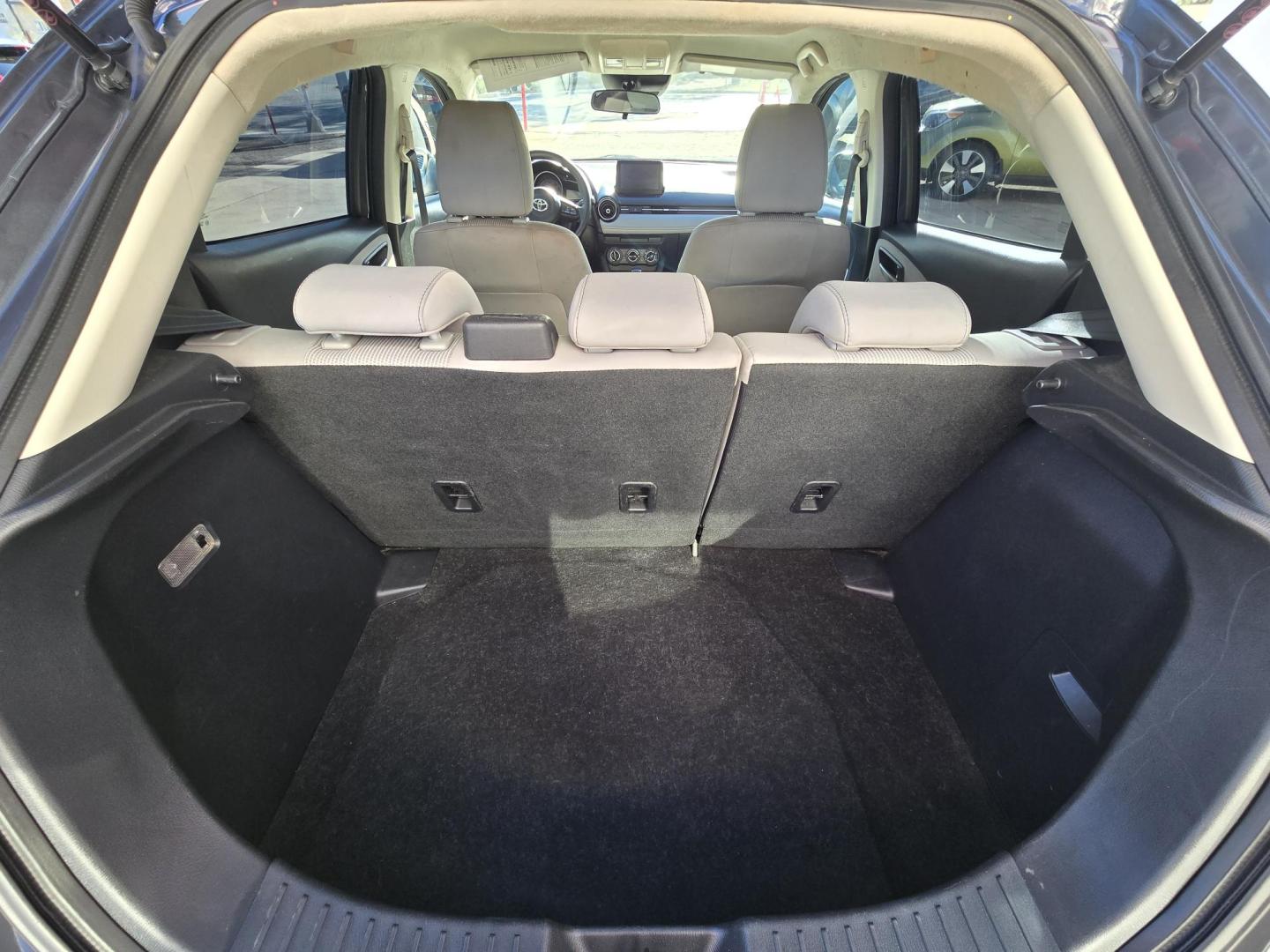 2020 Blue Toyota Yaris L 5-Door AT (3MYDLBJV9LY) with an 1.5L L4 DOHC 16V engine, 4A transmission, located at 503 West Court, Seguin, TX, 78155, (830) 379-3373, 29.568621, -97.969803 - Photo#7