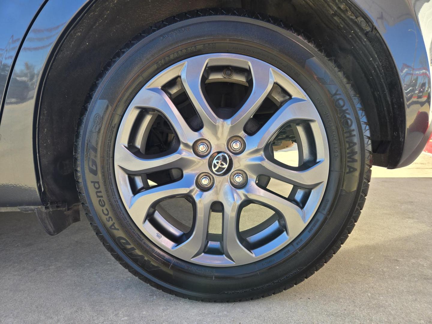 2020 Blue Toyota Yaris L 5-Door AT (3MYDLBJV9LY) with an 1.5L L4 DOHC 16V engine, 4A transmission, located at 503 West Court, Seguin, TX, 78155, (830) 379-3373, 29.568621, -97.969803 - Photo#8