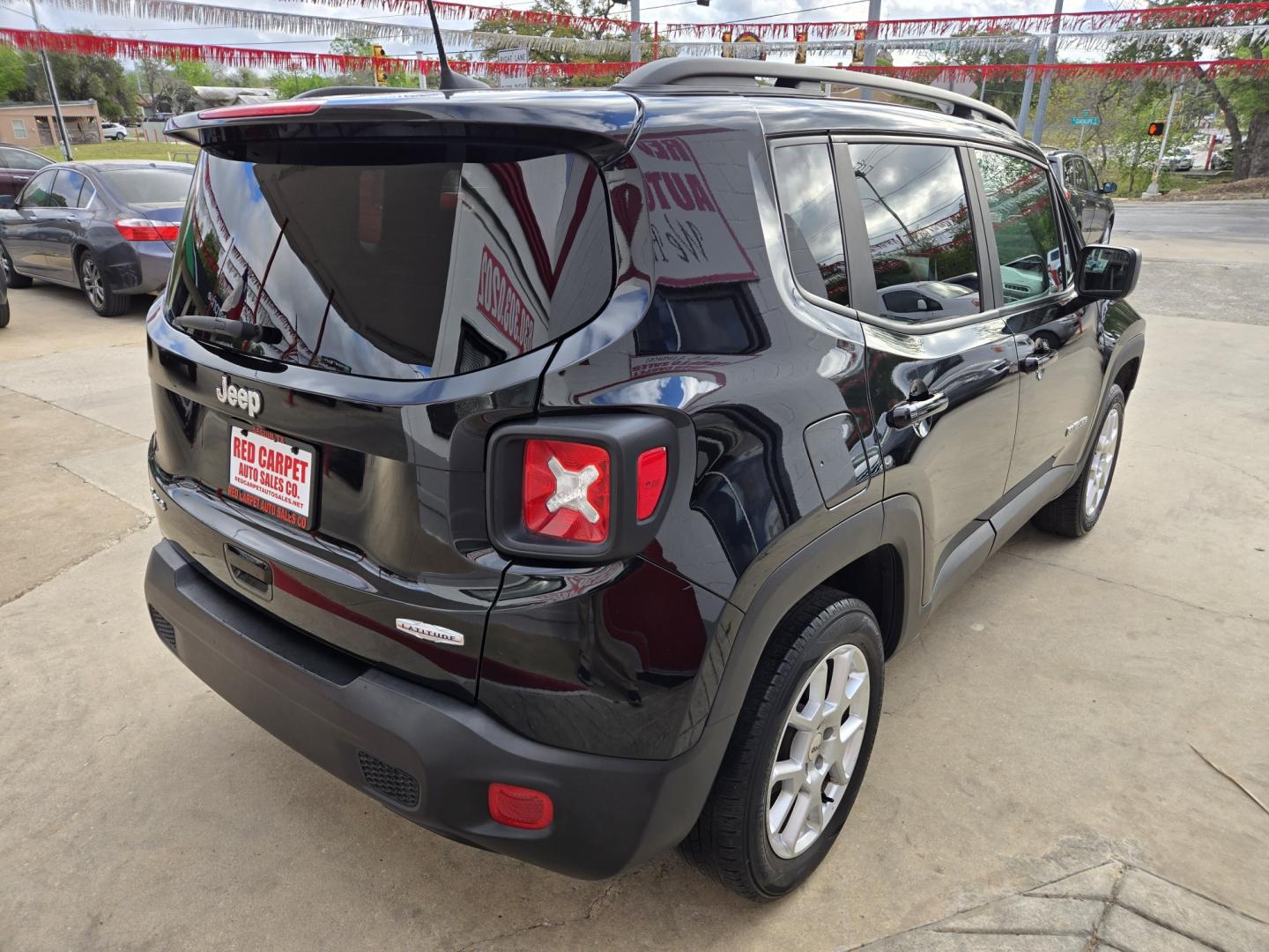 2022 Black Jeep Renegade Latitude (ZACNJDB15NP) with an 2.4L L4 DOHC 16V engine, 9A transmission, located at 503 West Court, Seguin, TX, 78155, (830) 379-3373, 29.568621, -97.969803 - 2022 Jeep Renegade Latitude with a 2.4L L4 DOHC 16V, Automatic, Tilt, Cruise, AM/FM/AUX Touchscreen Stereo, Power Windows, Locks and Side Mirrors, Bluetooth, Dual Climate Controls, Tinted Windows, Alloy Wheels, Backup Camera, Rear Wiper, Rear Defroster and more!! - Photo#2