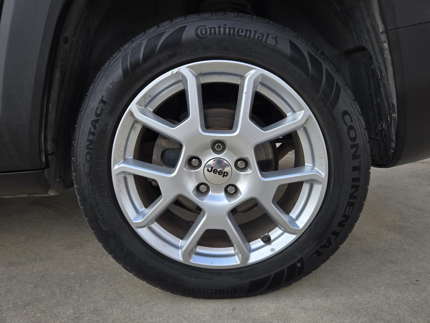 2022 Black Jeep Renegade Latitude (ZACNJDB15NP) with an 2.4L L4 DOHC 16V engine, 9A transmission, located at 503 West Court, Seguin, TX, 78155, (830) 379-3373, 29.568621, -97.969803 - 2022 Jeep Renegade Latitude with a 2.4L L4 DOHC 16V, Automatic, Tilt, Cruise, AM/FM/AUX Touchscreen Stereo, Power Windows, Locks and Side Mirrors, Bluetooth, Dual Climate Controls, Tinted Windows, Alloy Wheels, Backup Camera, Rear Wiper, Rear Defroster and more!! - Photo#8