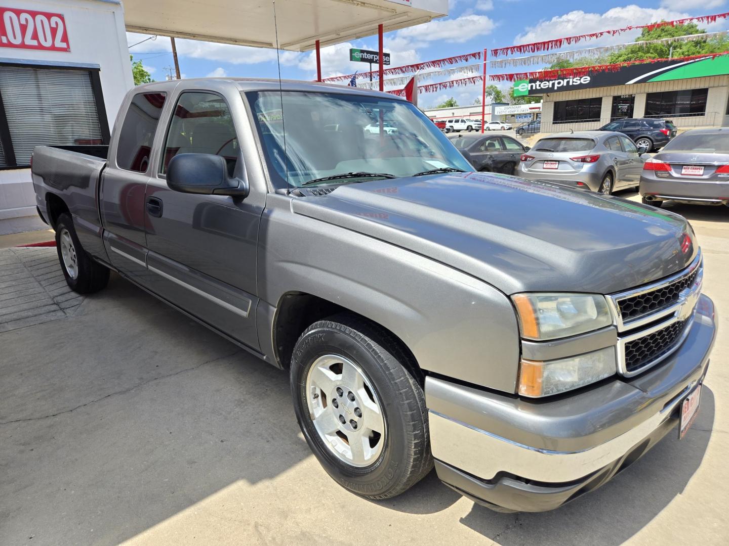2006 Pewter Chevrolet Silverado 1500 LS Ext. Cab 2WD (1GCEC19X56Z) with an 4.3L V6 OHV 12V engine, 4-Speed Automatic Overdrive transmission, located at 503 West Court, Seguin, TX, 78155, (830) 379-3373, 29.568621, -97.969803 - 2006 Chevrolet Silverado 1500 LS Ext. Cab 2WD with a 4.3L V6 OHV 12V, Automatic, Tilt, Cruise, AM/FM/Cassette Stereo, Power Windows, Locks and Side Mirrors, Front Bench Seating, Dual Climate Control, Tinted Windows, Alloy Wheels, Rear Defroster and more!! - Photo#1