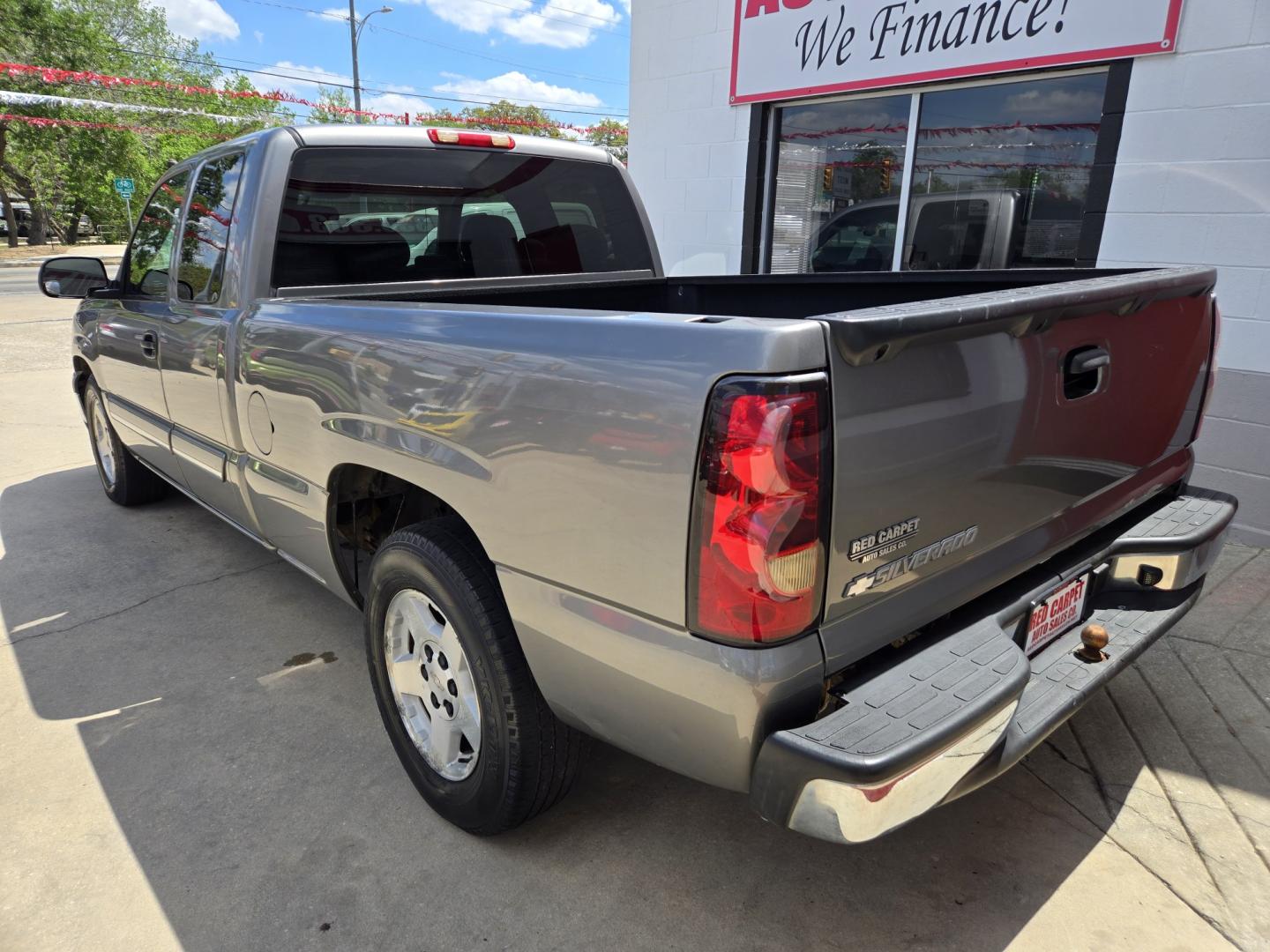 2006 Pewter Chevrolet Silverado 1500 LS Ext. Cab 2WD (1GCEC19X56Z) with an 4.3L V6 OHV 12V engine, 4-Speed Automatic Overdrive transmission, located at 503 West Court, Seguin, TX, 78155, (830) 379-3373, 29.568621, -97.969803 - 2006 Chevrolet Silverado 1500 LS Ext. Cab 2WD with a 4.3L V6 OHV 12V, Automatic, Tilt, Cruise, AM/FM/Cassette Stereo, Power Windows, Locks and Side Mirrors, Front Bench Seating, Dual Climate Control, Tinted Windows, Alloy Wheels, Rear Defroster and more!! - Photo#3