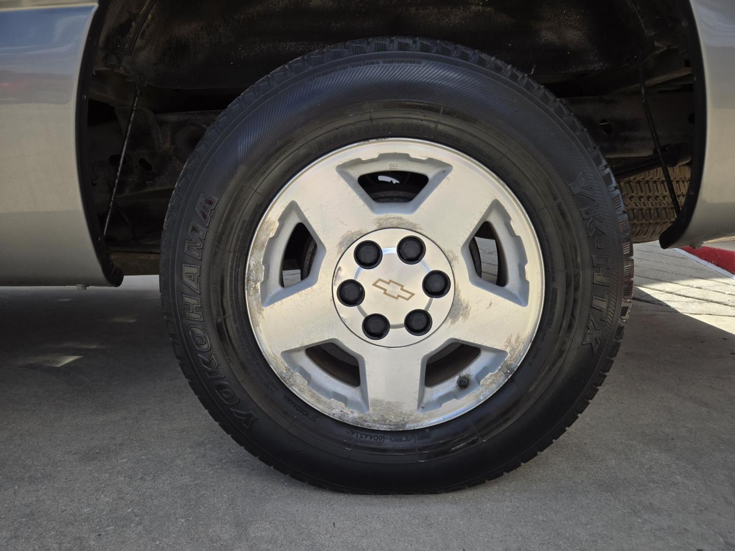 2006 Pewter Chevrolet Silverado 1500 LS Ext. Cab 2WD (1GCEC19X56Z) with an 4.3L V6 OHV 12V engine, 4-Speed Automatic Overdrive transmission, located at 503 West Court, Seguin, TX, 78155, (830) 379-3373, 29.568621, -97.969803 - 2006 Chevrolet Silverado 1500 LS Ext. Cab 2WD with a 4.3L V6 OHV 12V, Automatic, Tilt, Cruise, AM/FM/Cassette Stereo, Power Windows, Locks and Side Mirrors, Front Bench Seating, Dual Climate Control, Tinted Windows, Alloy Wheels, Rear Defroster and more!! - Photo#7