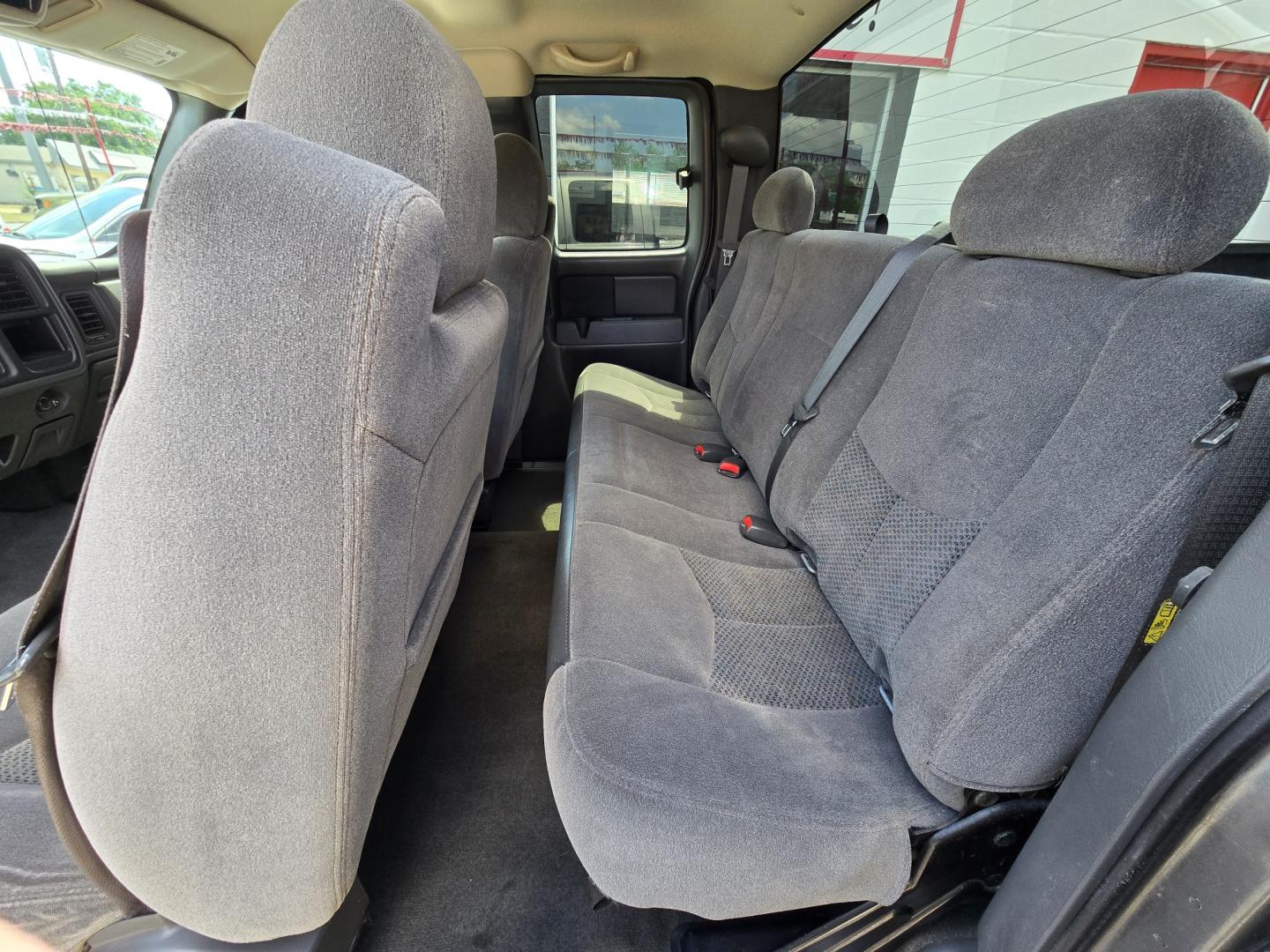 2006 Pewter Chevrolet Silverado 1500 LS Ext. Cab 2WD (1GCEC19X56Z) with an 4.3L V6 OHV 12V engine, 4-Speed Automatic Overdrive transmission, located at 503 West Court, Seguin, TX, 78155, (830) 379-3373, 29.568621, -97.969803 - 2006 Chevrolet Silverado 1500 LS Ext. Cab 2WD with a 4.3L V6 OHV 12V, Automatic, Tilt, Cruise, AM/FM/Cassette Stereo, Power Windows, Locks and Side Mirrors, Front Bench Seating, Dual Climate Control, Tinted Windows, Alloy Wheels, Rear Defroster and more!! - Photo#6