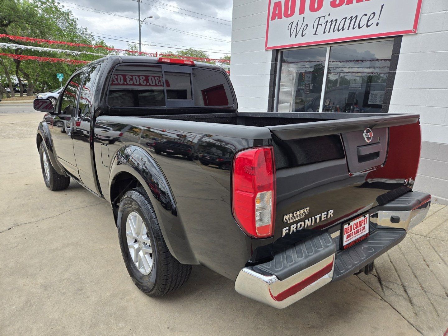 2015 Black Nissan Frontier SV King Cab 6MT 2WD (1N6AD0CU5FN) with an 4.0L V6 DOHC 24V engine, Automatic transmission, located at 503 West Court, Seguin, TX, 78155, (830) 379-3373, 29.568621, -97.969803 - 2015 Nissan Frontier SV King Cab 2WD with a 4.0L V6 DOHC 24V, Automatic, Tilt, Cruise, AM/FM/CD Stereo, Power Windows, Locks and Side Mirrors, Bluetooth, Tinted Windows, Alloy Wheels, Trailer Towing and more!! - Photo#3