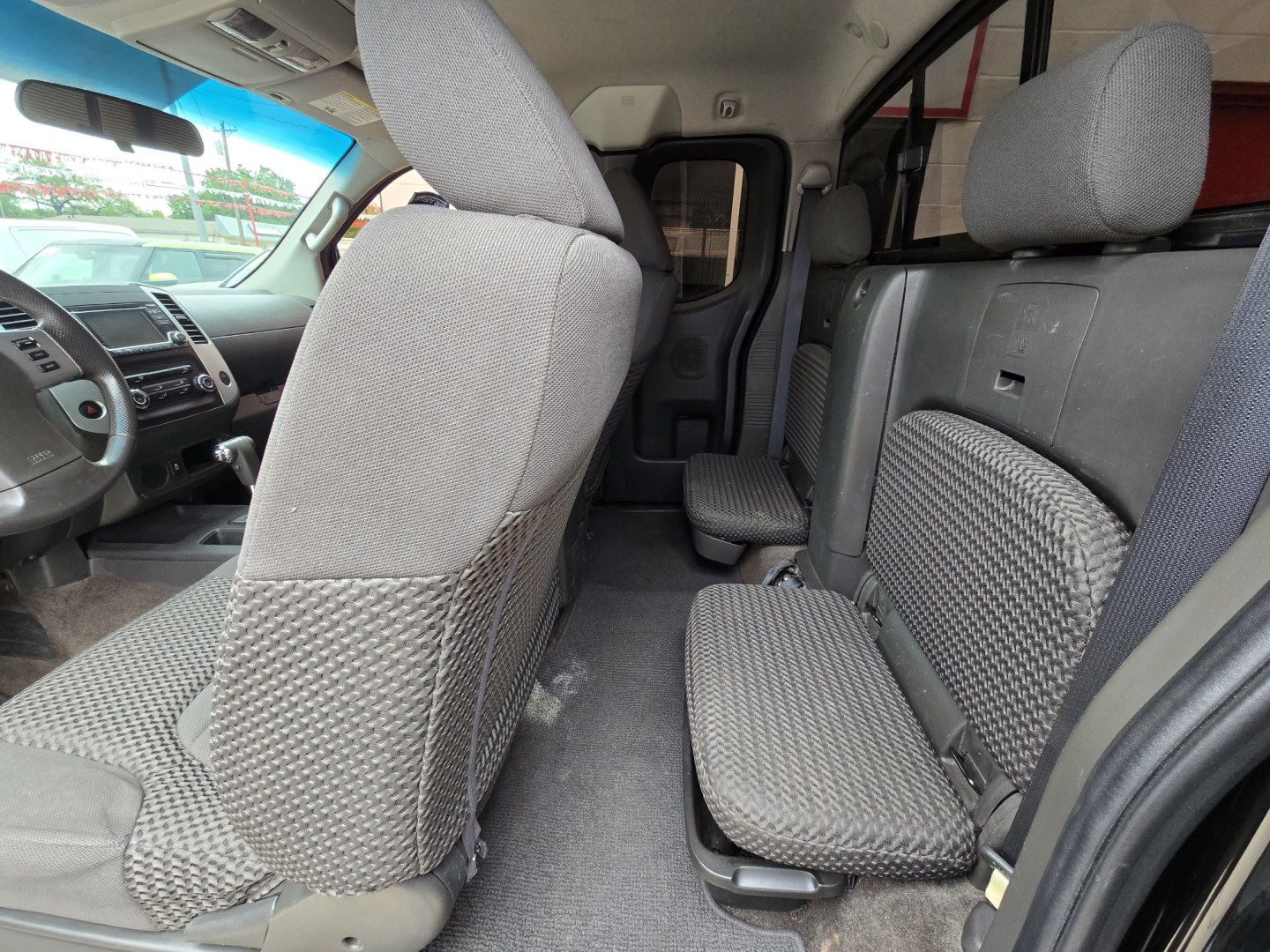 2015 Black Nissan Frontier SV King Cab 6MT 2WD (1N6AD0CU5FN) with an 4.0L V6 DOHC 24V engine, Automatic transmission, located at 503 West Court, Seguin, TX, 78155, (830) 379-3373, 29.568621, -97.969803 - 2015 Nissan Frontier SV King Cab 2WD with a 4.0L V6 DOHC 24V, Automatic, Tilt, Cruise, AM/FM/CD Stereo, Power Windows, Locks and Side Mirrors, Bluetooth, Tinted Windows, Alloy Wheels, Trailer Towing and more!! - Photo#6