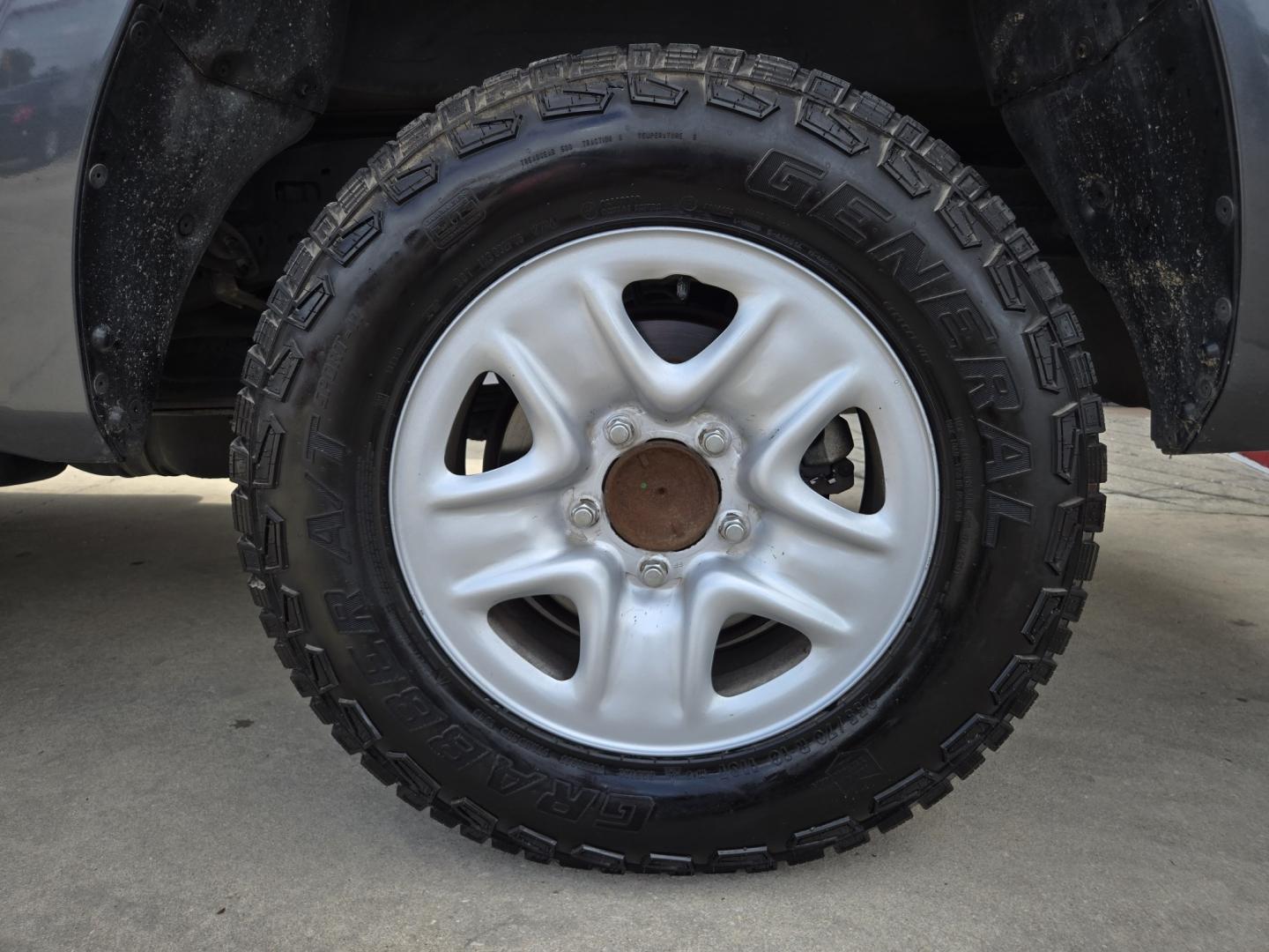 2009 GRAY Toyota Tundra SR5 Double Cab 4.7L 2WD (5TFRT54109X) with an 4.7L V8 DOHC 32V engine, 5-Speed Automatic Overdrive transmission, located at 503 West Court, Seguin, TX, 78155, (830) 379-3373, 29.568621, -97.969803 - 2009 Toyota Tundra SR5 Double Cab 2WD with a 4.7L V8 DOHC 32V, Automatic, Tilt, Cruise, AM/FM Touchscreen Stereo, Power Windows, Locks and Side Mirrors, Front Bench Seating, Running Boards, Alloy Wheels, Tinted Windows, Trailer Towing and more!! - Photo#7