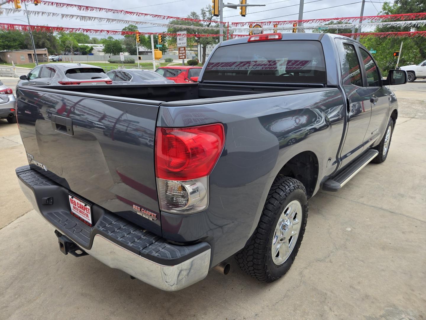 2009 GRAY Toyota Tundra SR5 Double Cab 4.7L 2WD (5TFRT54109X) with an 4.7L V8 DOHC 32V engine, 5-Speed Automatic Overdrive transmission, located at 503 West Court, Seguin, TX, 78155, (830) 379-3373, 29.568621, -97.969803 - 2009 Toyota Tundra SR5 Double Cab 2WD with a 4.7L V8 DOHC 32V, Automatic, Tilt, Cruise, AM/FM Touchscreen Stereo, Power Windows, Locks and Side Mirrors, Front Bench Seating, Running Boards, Alloy Wheels, Tinted Windows, Trailer Towing and more!! - Photo#2