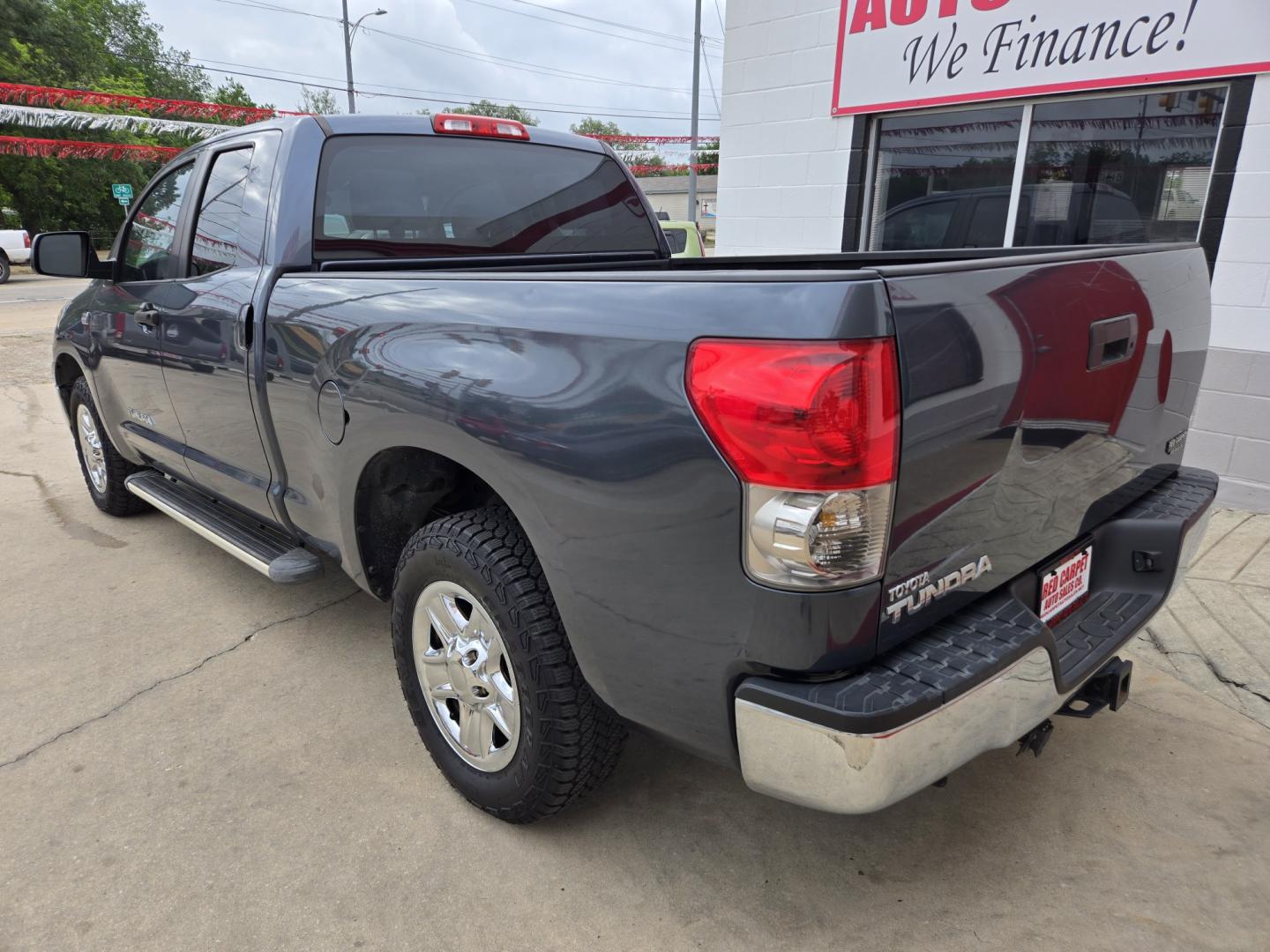 2009 GRAY Toyota Tundra SR5 Double Cab 4.7L 2WD (5TFRT54109X) with an 4.7L V8 DOHC 32V engine, 5-Speed Automatic Overdrive transmission, located at 503 West Court, Seguin, TX, 78155, (830) 379-3373, 29.568621, -97.969803 - 2009 Toyota Tundra SR5 Double Cab 2WD with a 4.7L V8 DOHC 32V, Automatic, Tilt, Cruise, AM/FM Touchscreen Stereo, Power Windows, Locks and Side Mirrors, Front Bench Seating, Running Boards, Alloy Wheels, Tinted Windows, Trailer Towing and more!! - Photo#3