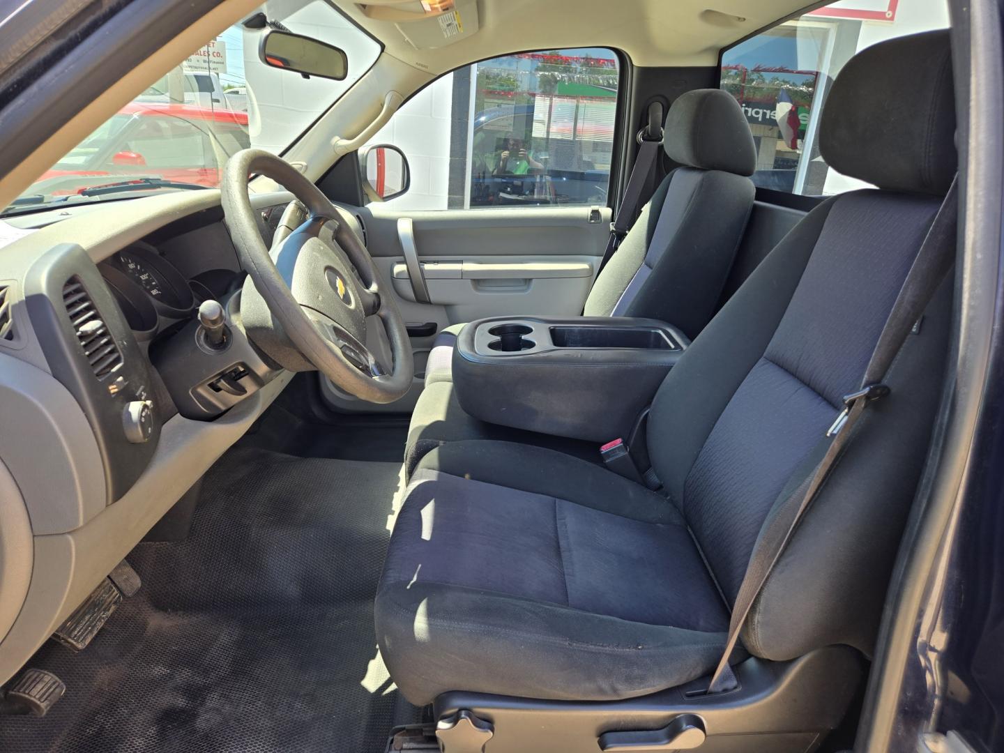 2012 BLUE Chevrolet Silverado 1500 Work Truck 2WD (1GCNCPEX1CZ) with an 4.3L V6 OHV 12V engine, 4-Speed Automatic transmission, located at 503 West Court, Seguin, TX, 78155, (830) 379-3373, 29.568621, -97.969803 - 2012 Chevrolet Silverado 1500 Work Truck 2WD with a 4.3L V6 OHV 12V, Automatic, Tilt, Cruise, AM/FM Stereo, Power Windows, Locks and Side Mirrors, Automatic Headlights, Alloy Wheels and more!! - Photo#4