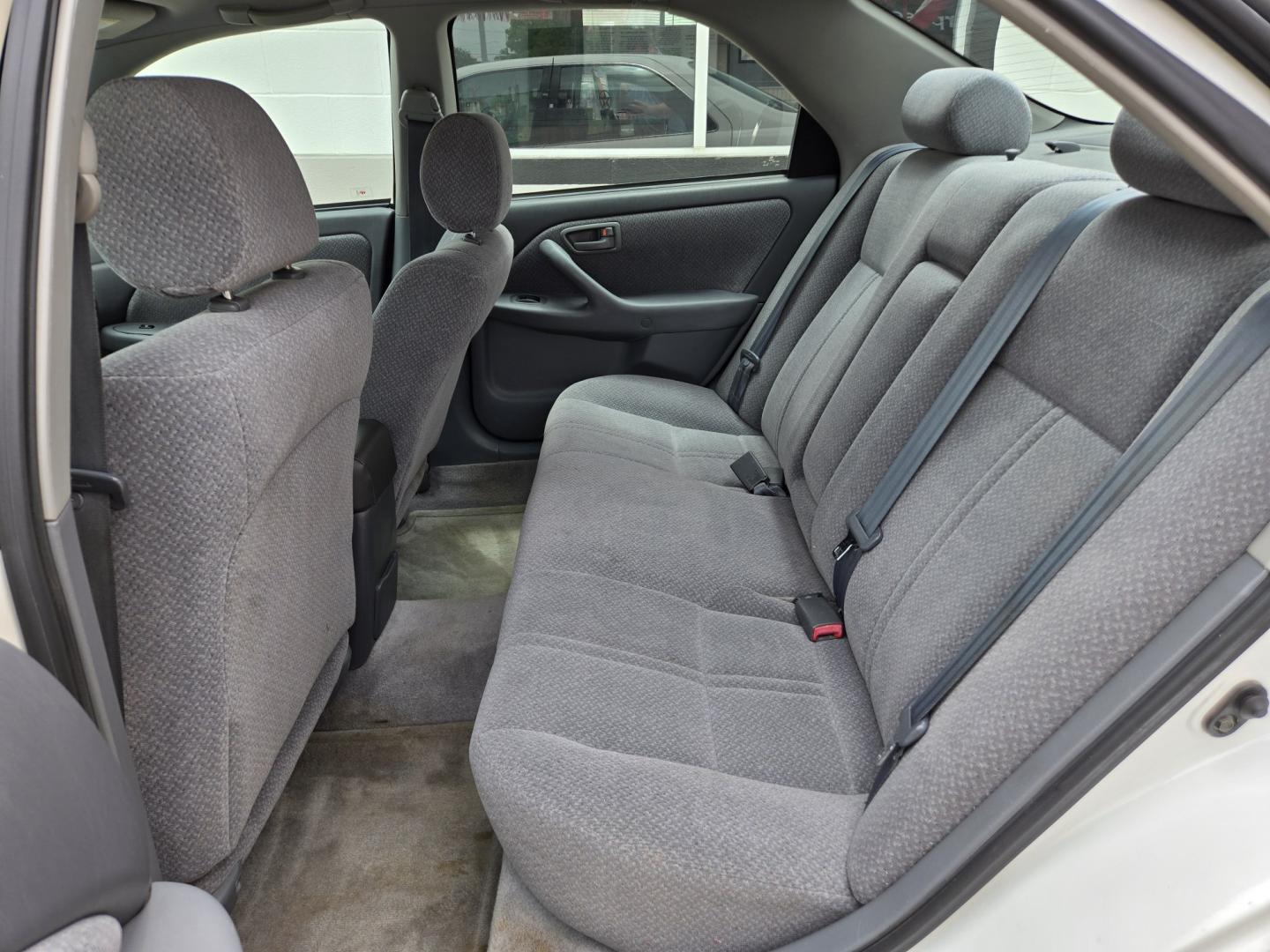 2000 WHITE Toyota Camry CE (4T1BG22K8YU) with an 2.2L L4 DOHC 16V engine, Automatic transmission, located at 503 West Court, Seguin, TX, 78155, (830) 379-3373, 29.568621, -97.969803 - 2000 Toyota Camry CE with a 2.2L L4 DOHC 16V, Automatic, Tilt, Cruise, AM/FM/CD/CASSETTE Stereo, Power Windows, Locks, Seat and Side Mirrors, Alloy Wheels, Rear Defroster and more!! - Photo#6