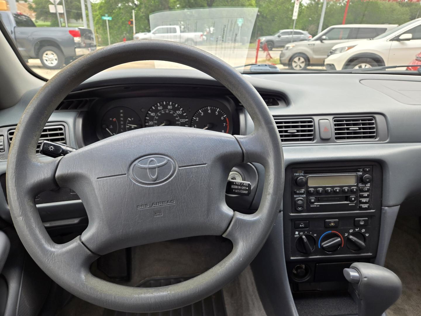 2000 WHITE Toyota Camry CE (4T1BG22K8YU) with an 2.2L L4 DOHC 16V engine, Automatic transmission, located at 503 West Court, Seguin, TX, 78155, (830) 379-3373, 29.568621, -97.969803 - 2000 Toyota Camry CE with a 2.2L L4 DOHC 16V, Automatic, Tilt, Cruise, AM/FM/CD/CASSETTE Stereo, Power Windows, Locks, Seat and Side Mirrors, Alloy Wheels, Rear Defroster and more!! - Photo#5