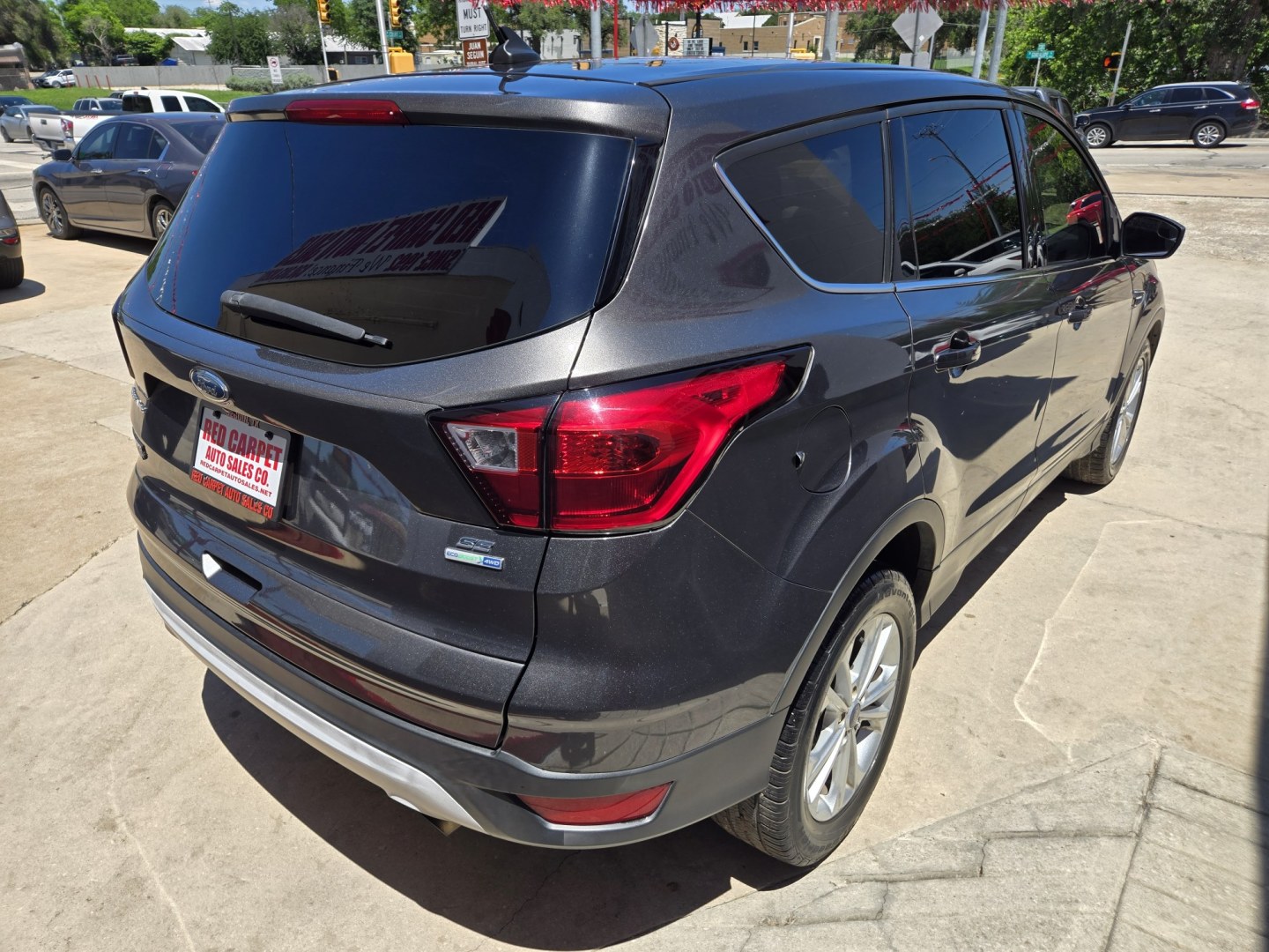 2019 GRAY Ford Escape SE 4WD (1FMCU9GD4KU) with an 1.5L L4 DOHC 16V engine, 6A transmission, located at 503 West Court, Seguin, TX, 78155, (830) 379-3373, 29.568621, -97.969803 - 2019 Ford Escape SE 4WD with a 1.5L L4 DOHC 16V, Automatic, Tilt, Cruise, Touchscreen Stereo, Power Windows, Locks, Seat and Side Mirrors, Bluetooth, Tinted Windows, Alloy Wheels, Backup Camera, Rear Wiper, Rear Defroster and more!! - Photo#2