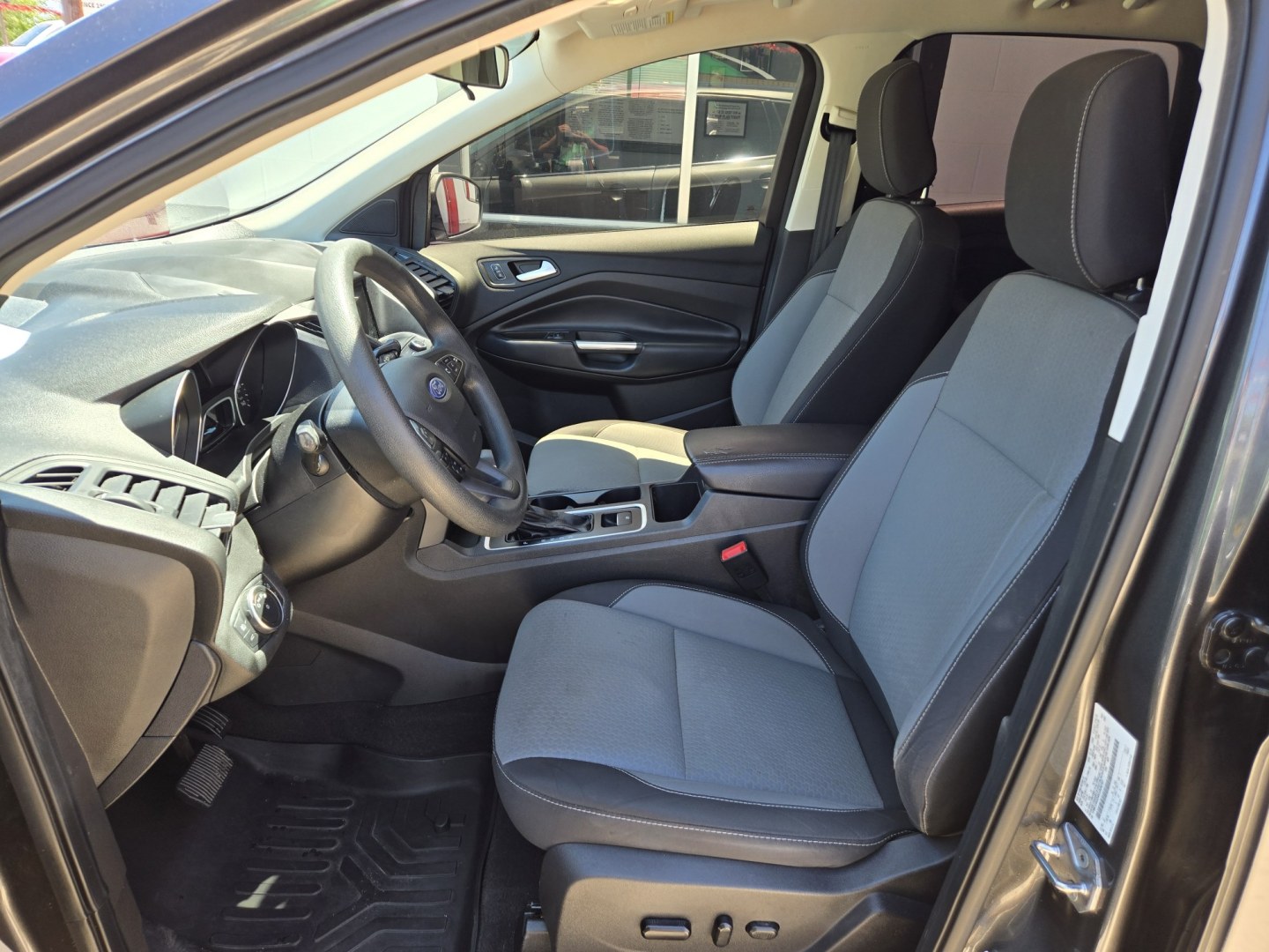 2019 GRAY Ford Escape SE 4WD (1FMCU9GD4KU) with an 1.5L L4 DOHC 16V engine, 6A transmission, located at 503 West Court, Seguin, TX, 78155, (830) 379-3373, 29.568621, -97.969803 - 2019 Ford Escape SE 4WD with a 1.5L L4 DOHC 16V, Automatic, Tilt, Cruise, Touchscreen Stereo, Power Windows, Locks, Seat and Side Mirrors, Bluetooth, Tinted Windows, Alloy Wheels, Backup Camera, Rear Wiper, Rear Defroster and more!! - Photo#4
