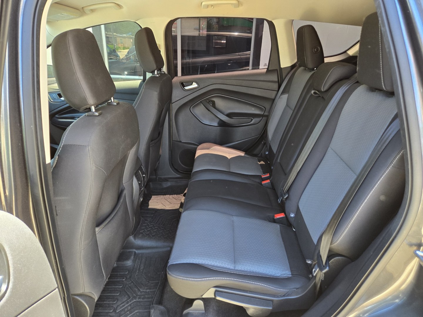 2019 GRAY Ford Escape SE 4WD (1FMCU9GD4KU) with an 1.5L L4 DOHC 16V engine, 6A transmission, located at 503 West Court, Seguin, TX, 78155, (830) 379-3373, 29.568621, -97.969803 - 2019 Ford Escape SE 4WD with a 1.5L L4 DOHC 16V, Automatic, Tilt, Cruise, Touchscreen Stereo, Power Windows, Locks, Seat and Side Mirrors, Bluetooth, Tinted Windows, Alloy Wheels, Backup Camera, Rear Wiper, Rear Defroster and more!! - Photo#6
